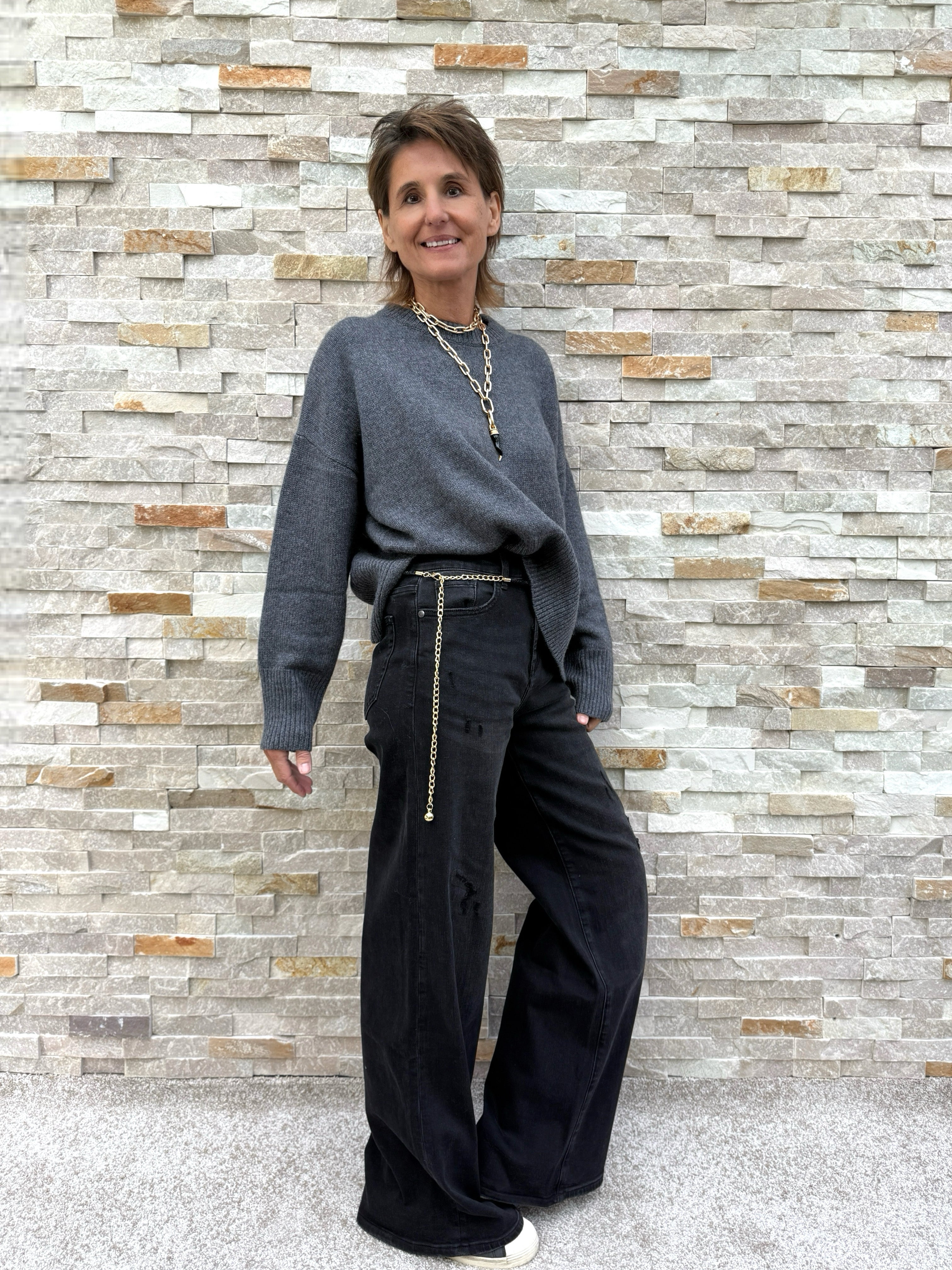 Boxy Cashmere Pullover mit Rundhals in Anthrazit