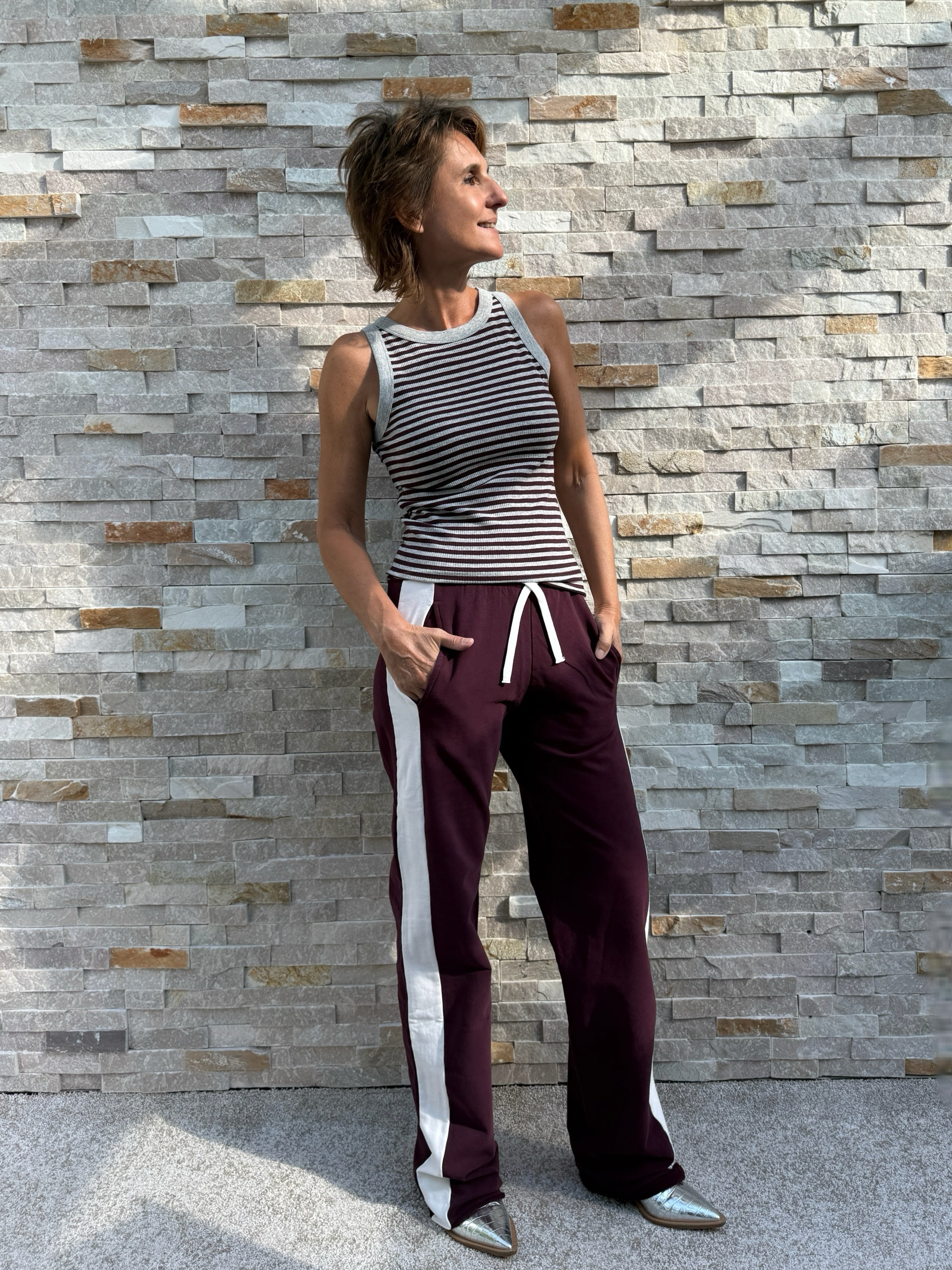 Track Pants mit Galon Steifen in Aubergine