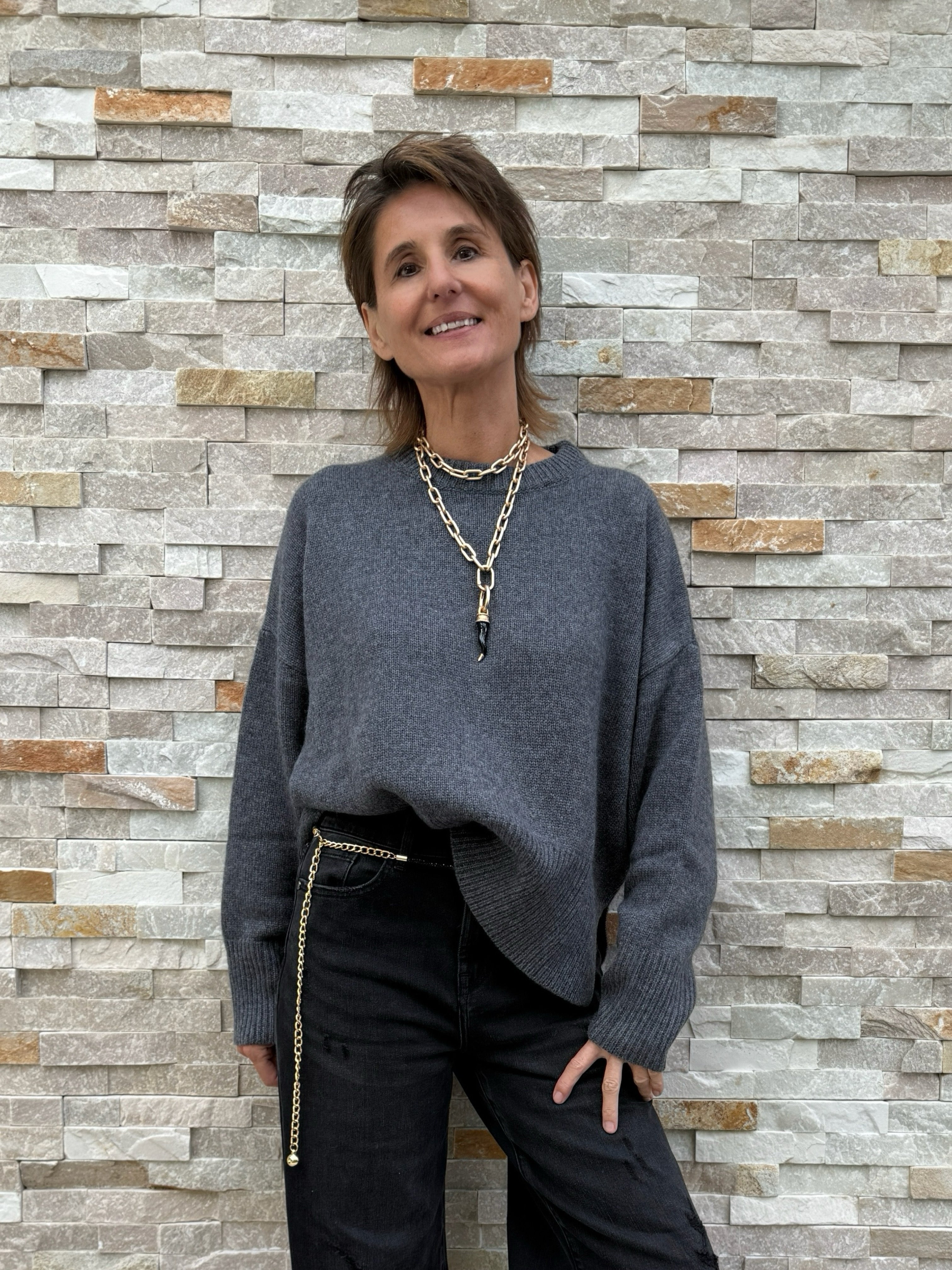 Boxy Cashmere Pullover mit Rundhals in Anthrazit