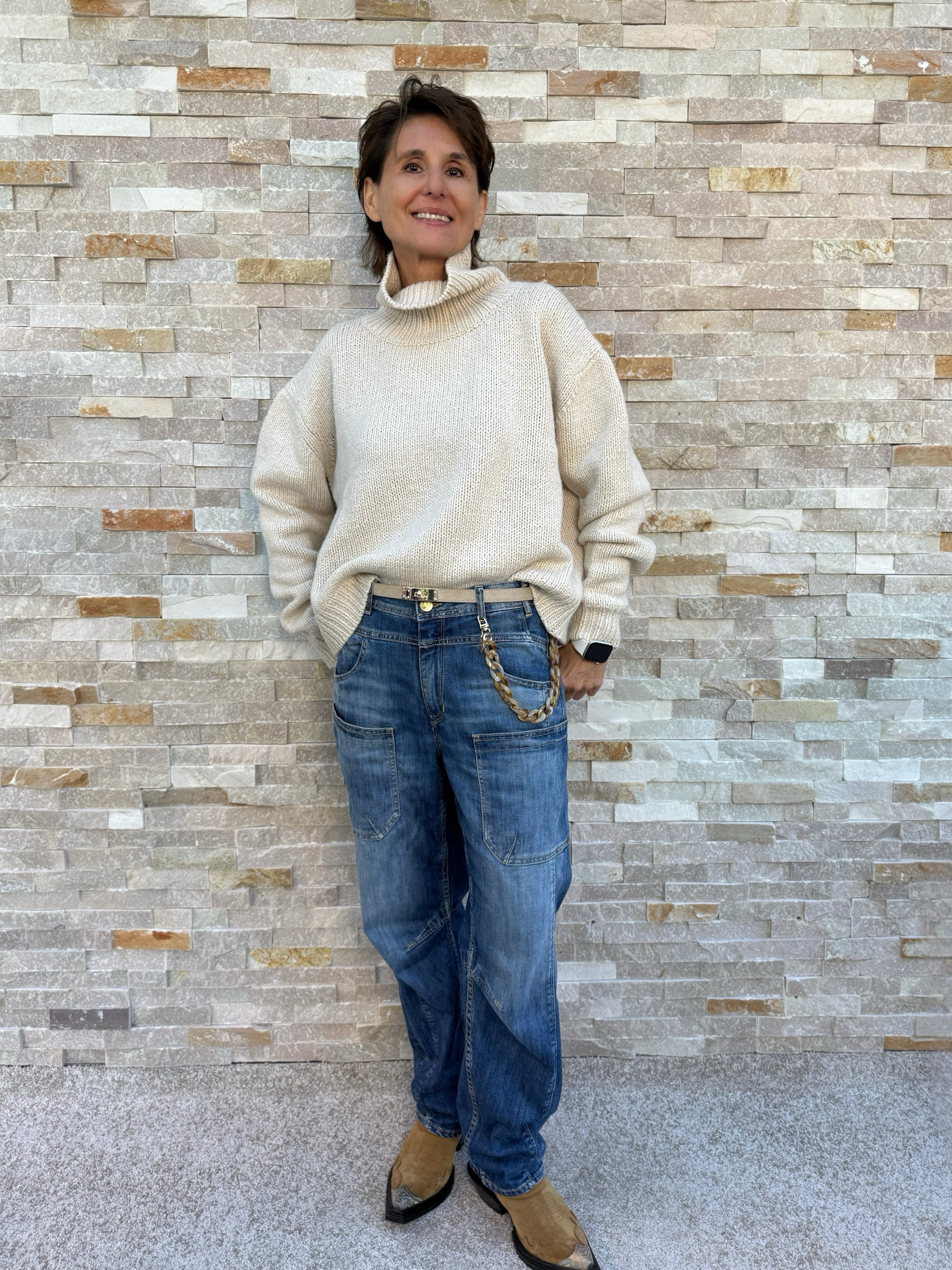 Kastiger Cashmere Pullover mit Stehkragen in Hellbeige