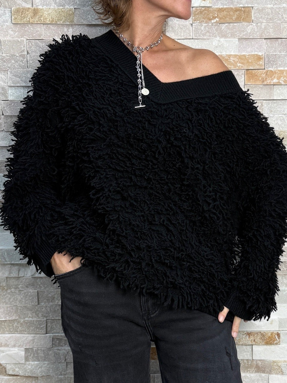 Cashmere Fransen Pullover mit V-Ausschnitt in Schwarz