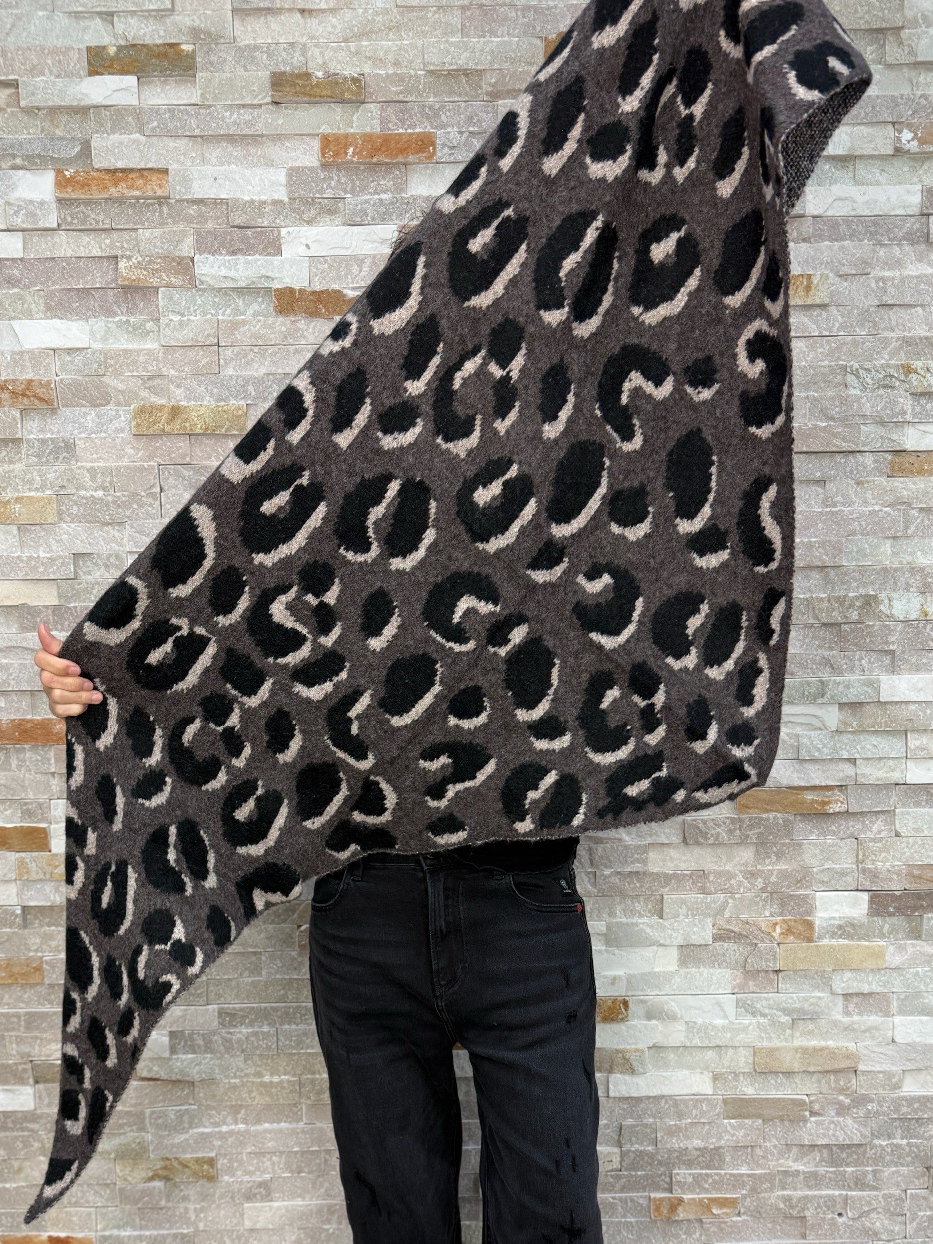 Großer Dreieck Schal mit Leo Muster Braun-Beige-Schwarz