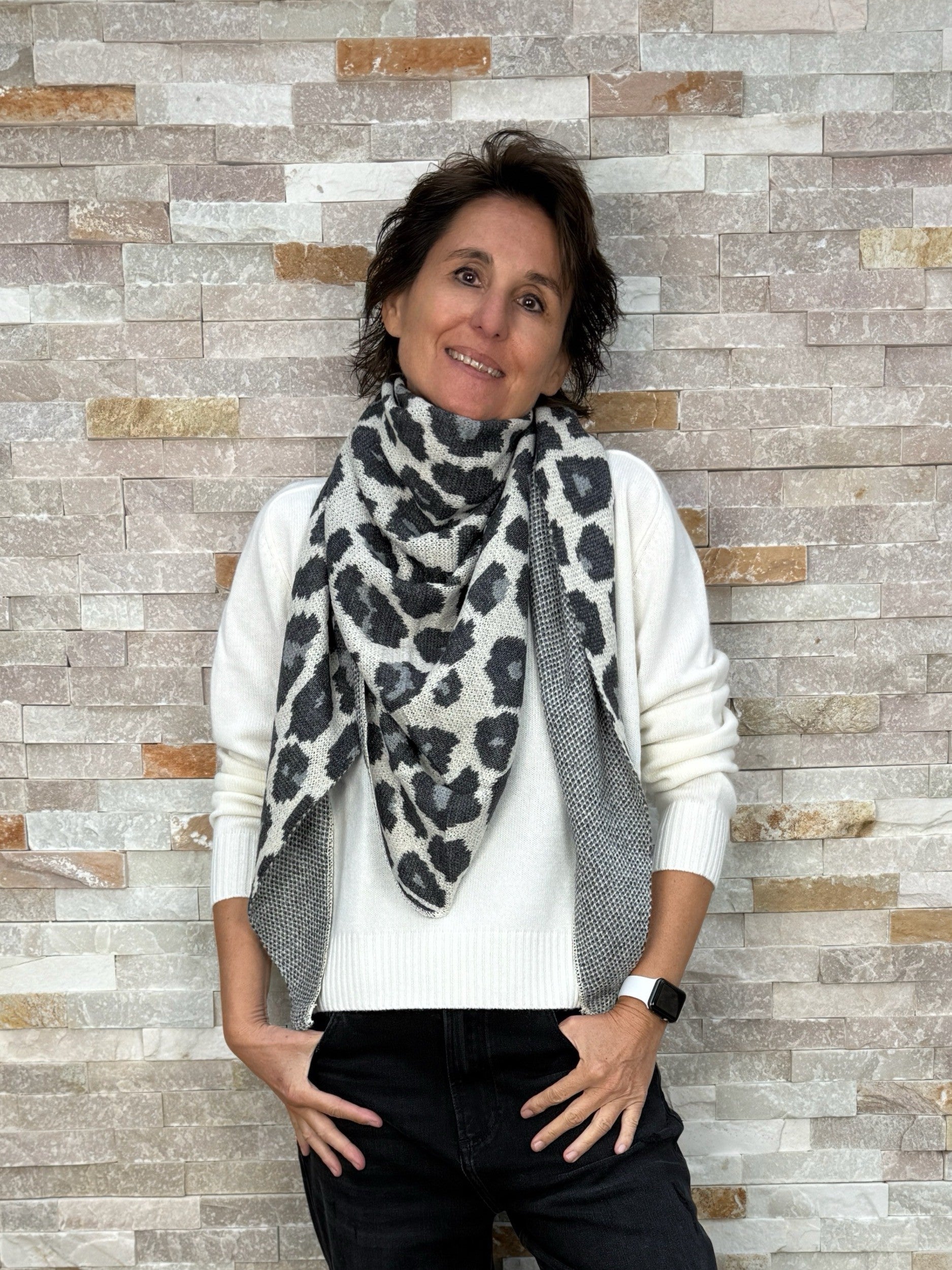 Großer Dreieck Schal mit Leo Muster Hellgrau-Grau-Anthazit