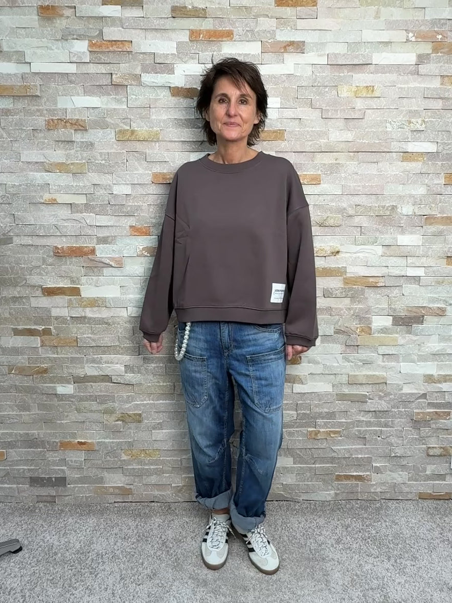 Video laden: Jeans MADIE NEO mit aufgesetzten Taschen Mittelblau