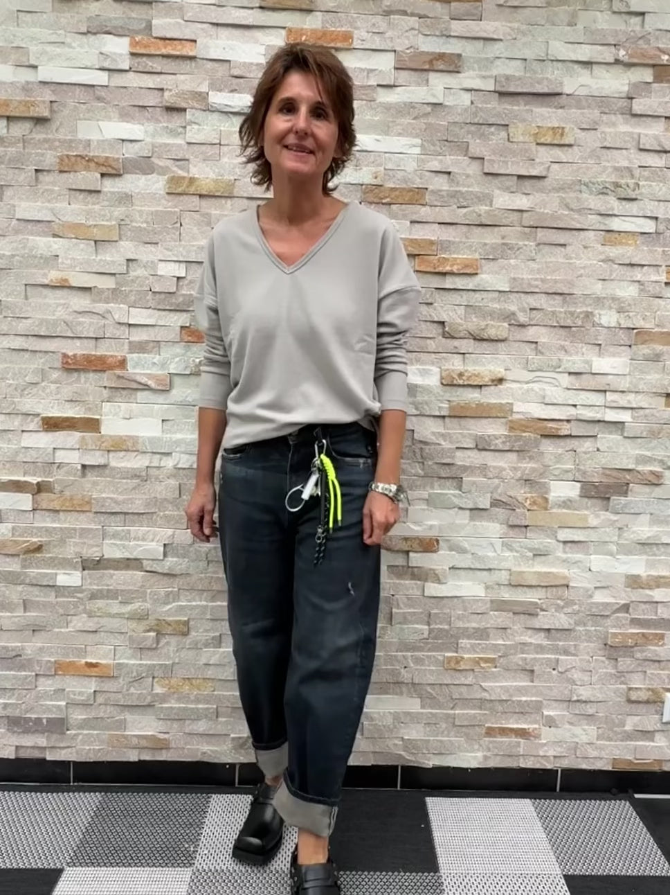 Video laden: Sweatshirt JUPITER NOT mit Stickerei in Grey Mom