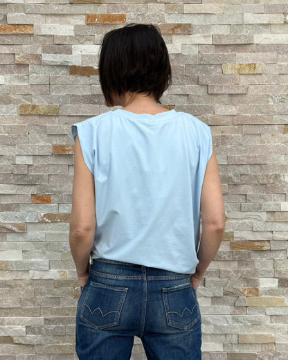 T-Shirt mit Knoten in Hellblau