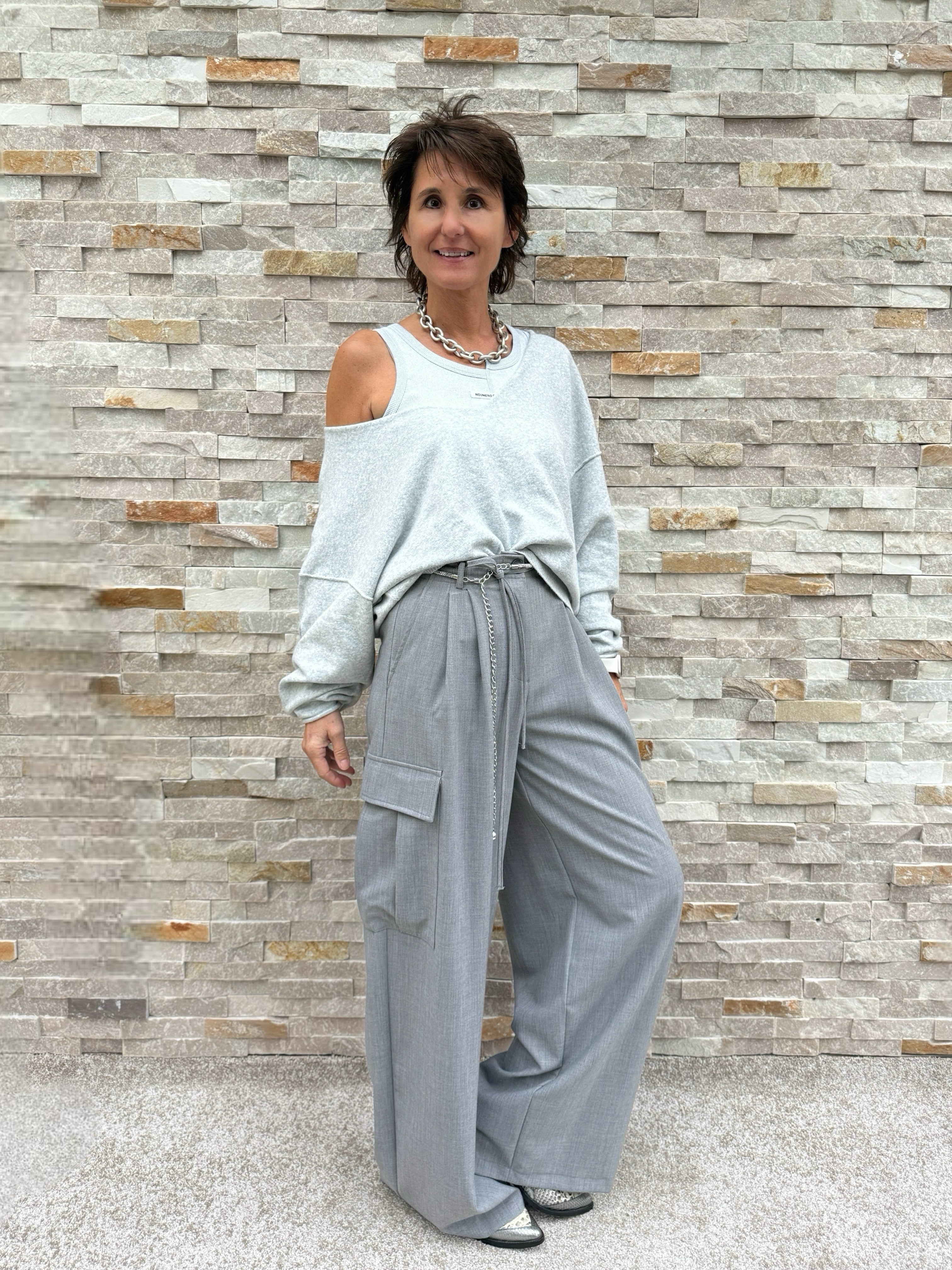 Cargo-Hose mit weitem Bein in Hellgrau