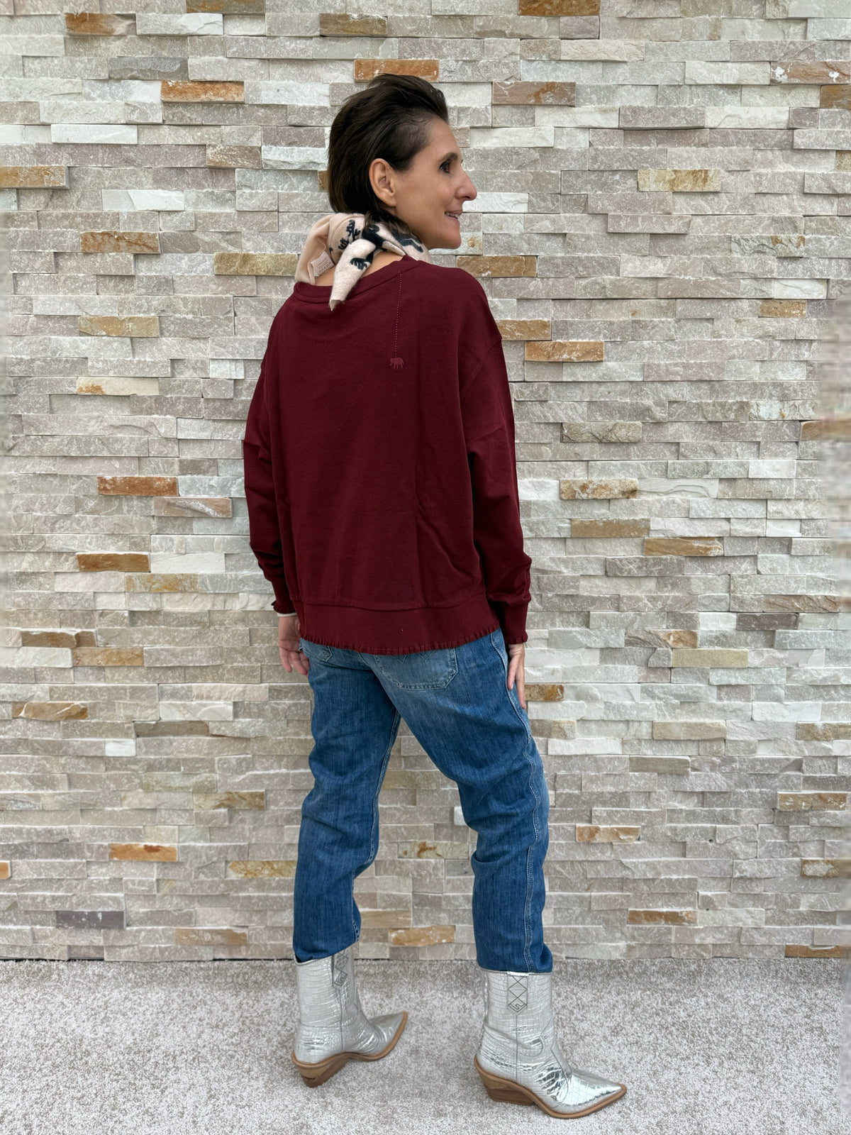 ROSE sweatshirt with ruffle details in wine red