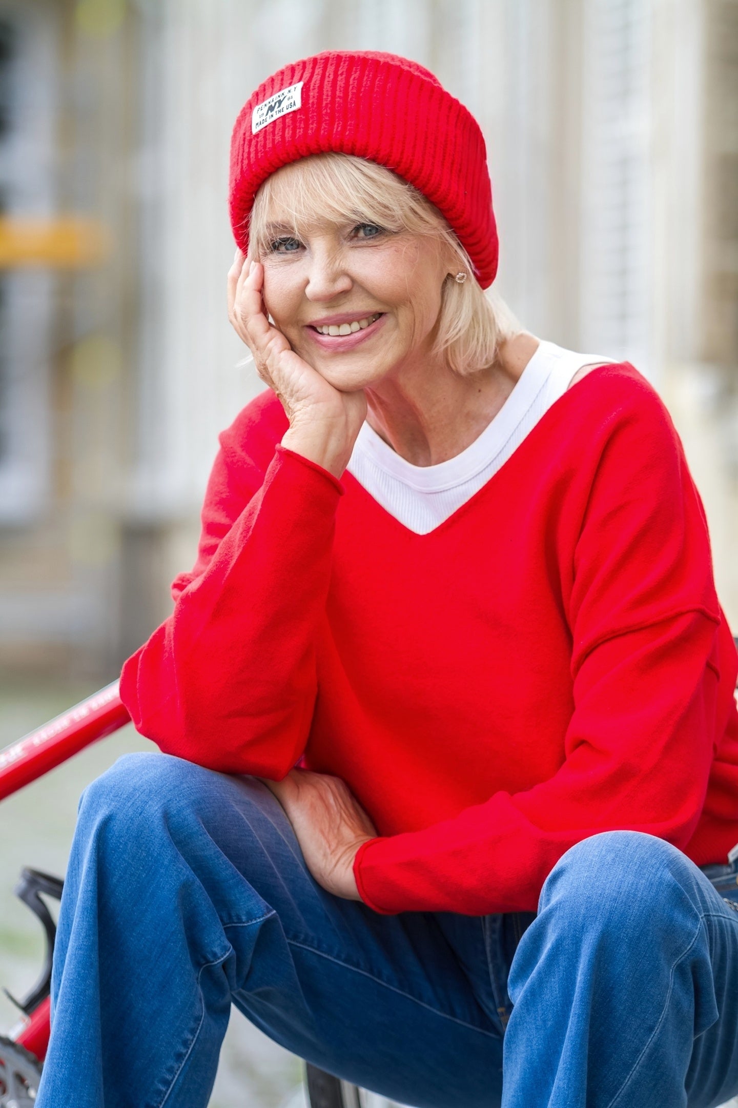 Ribbed beanie with logo patch in tomato