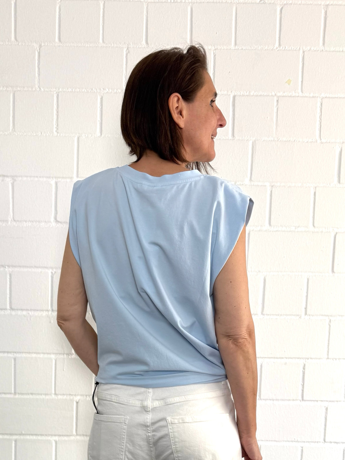 T-Shirt mit Knoten in Hellblau