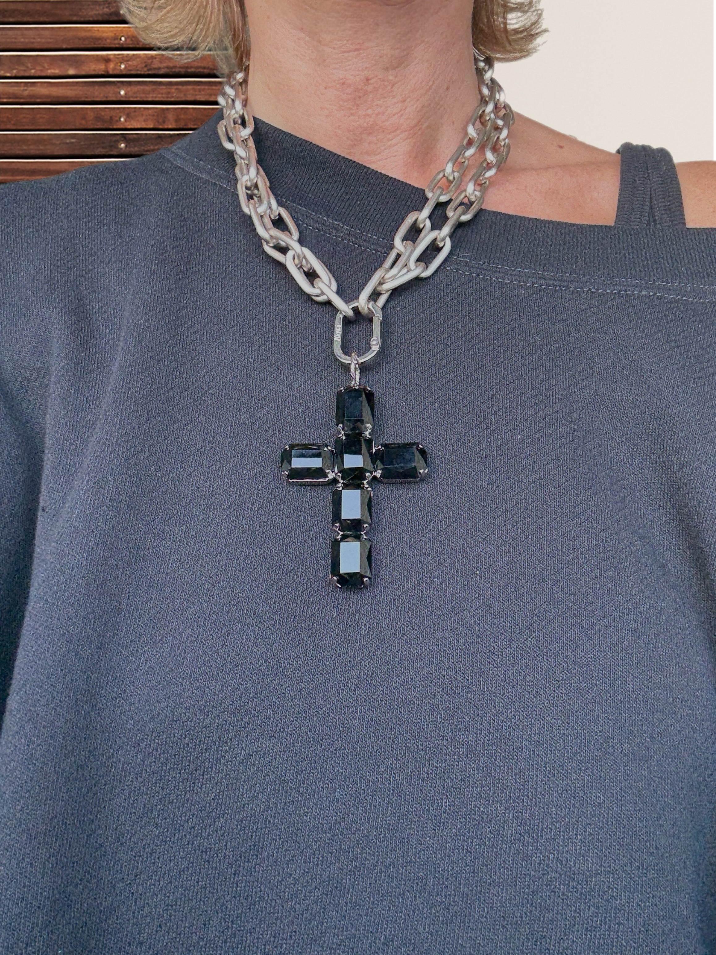 Schmuckanhänger CORNO ORO  großes Kreuz Schwarz-Silber