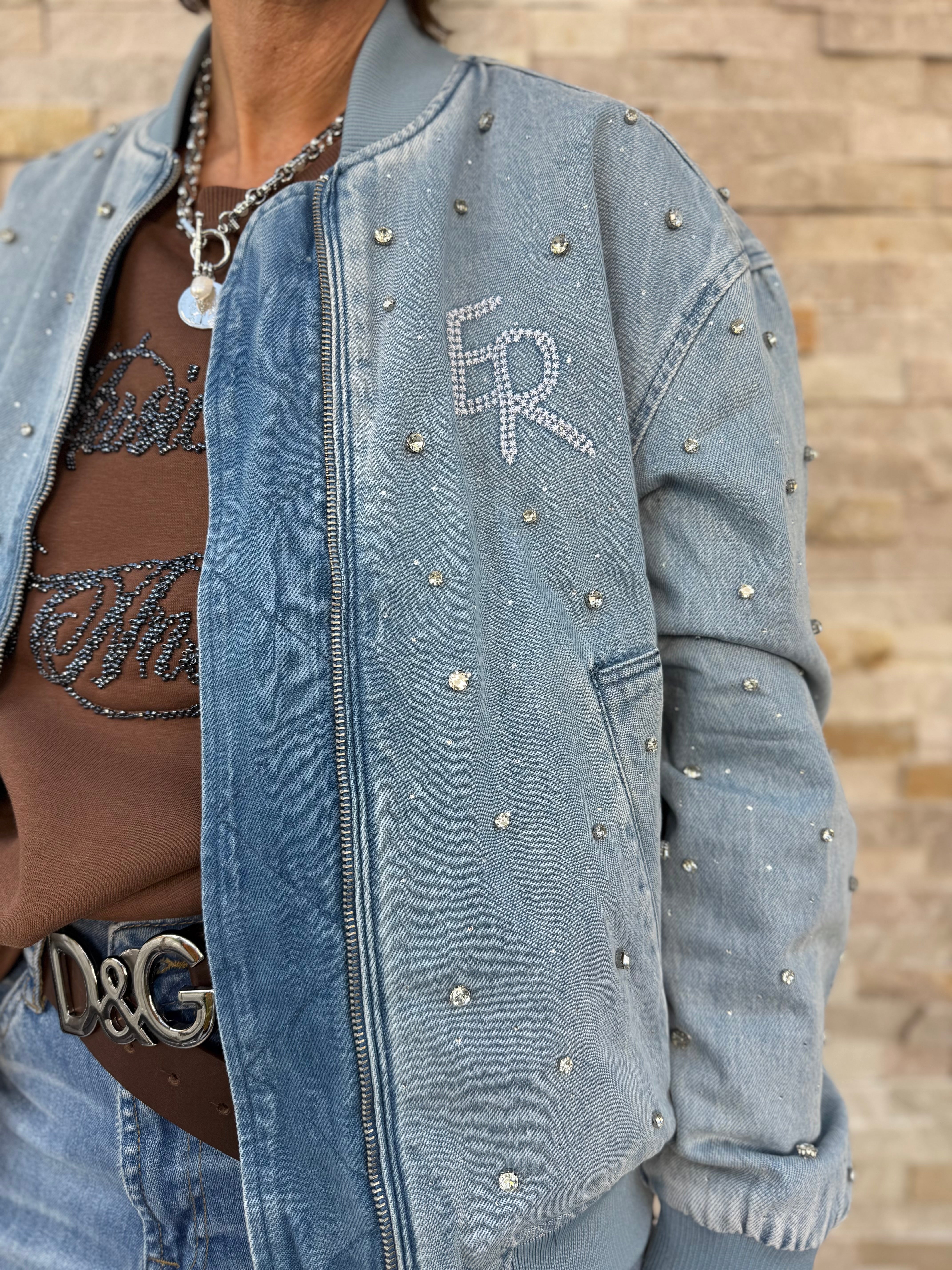 Jeans Blouson mit Strass-Steinen Allover in Hellblau