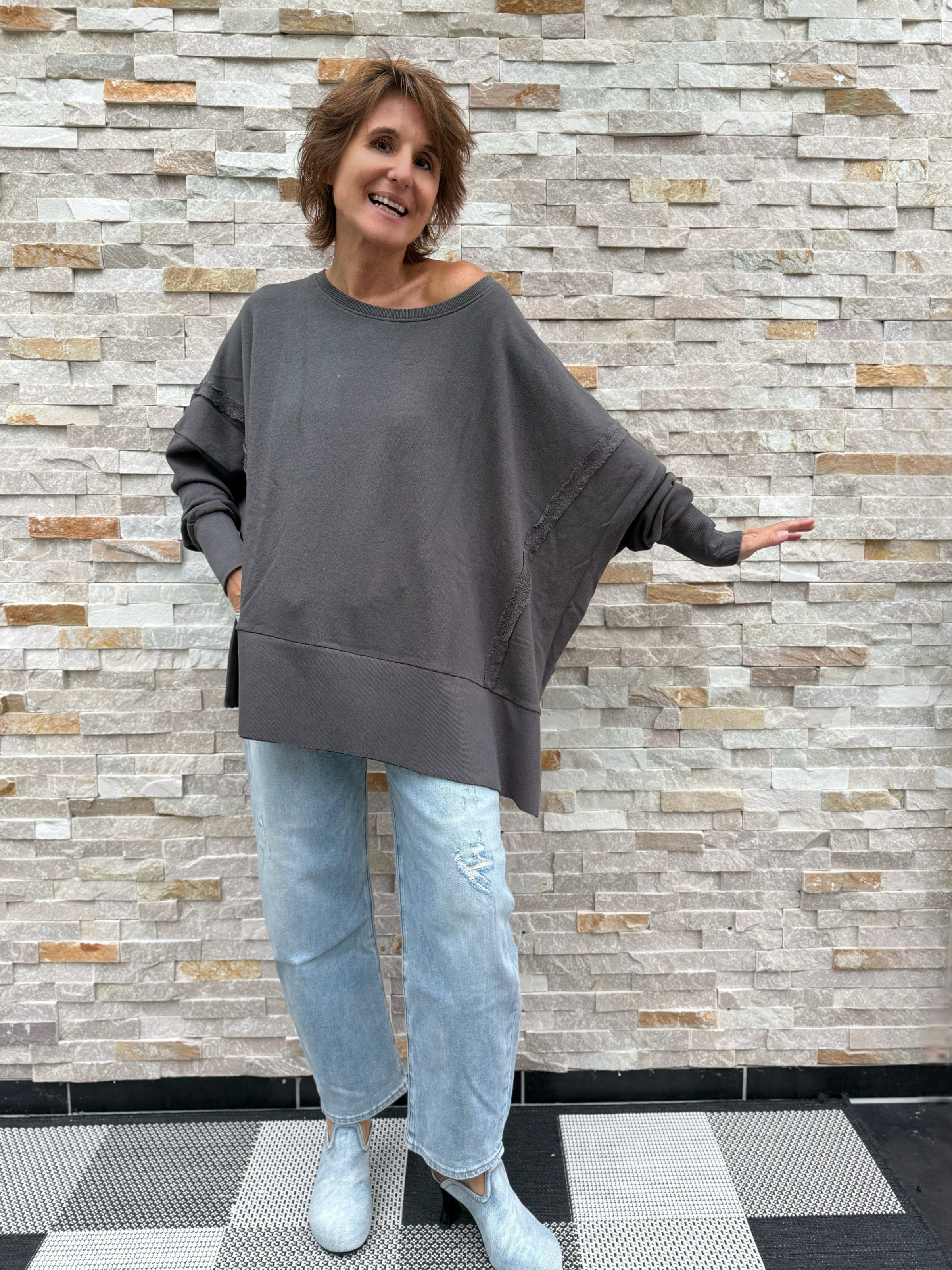 Oversize Sweatshirt KRIZ mit LOVE Applikation in Dolphin