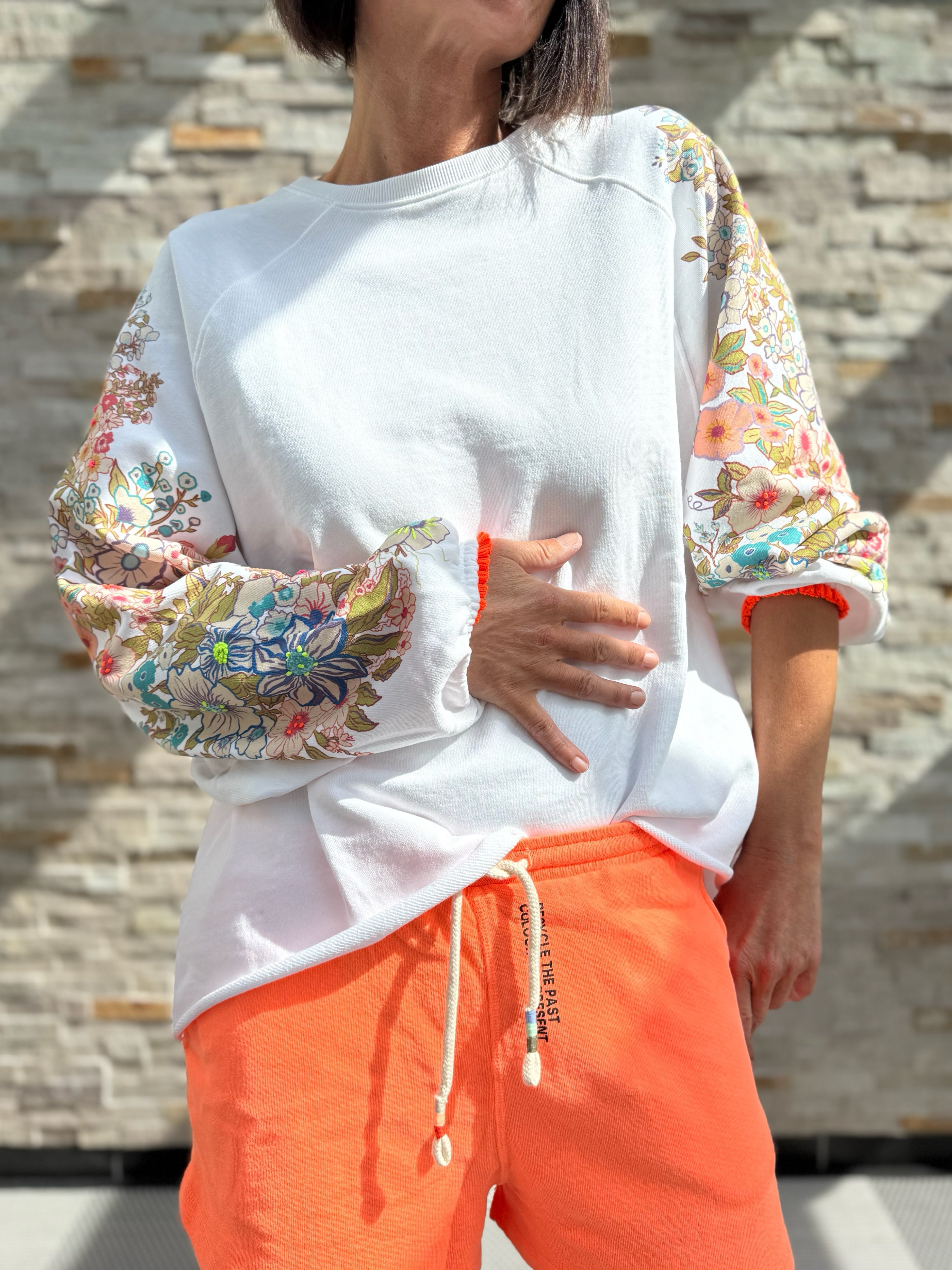 Oversized Sweatshirt TULALA mit bedruckten Ärmeln Weiß
