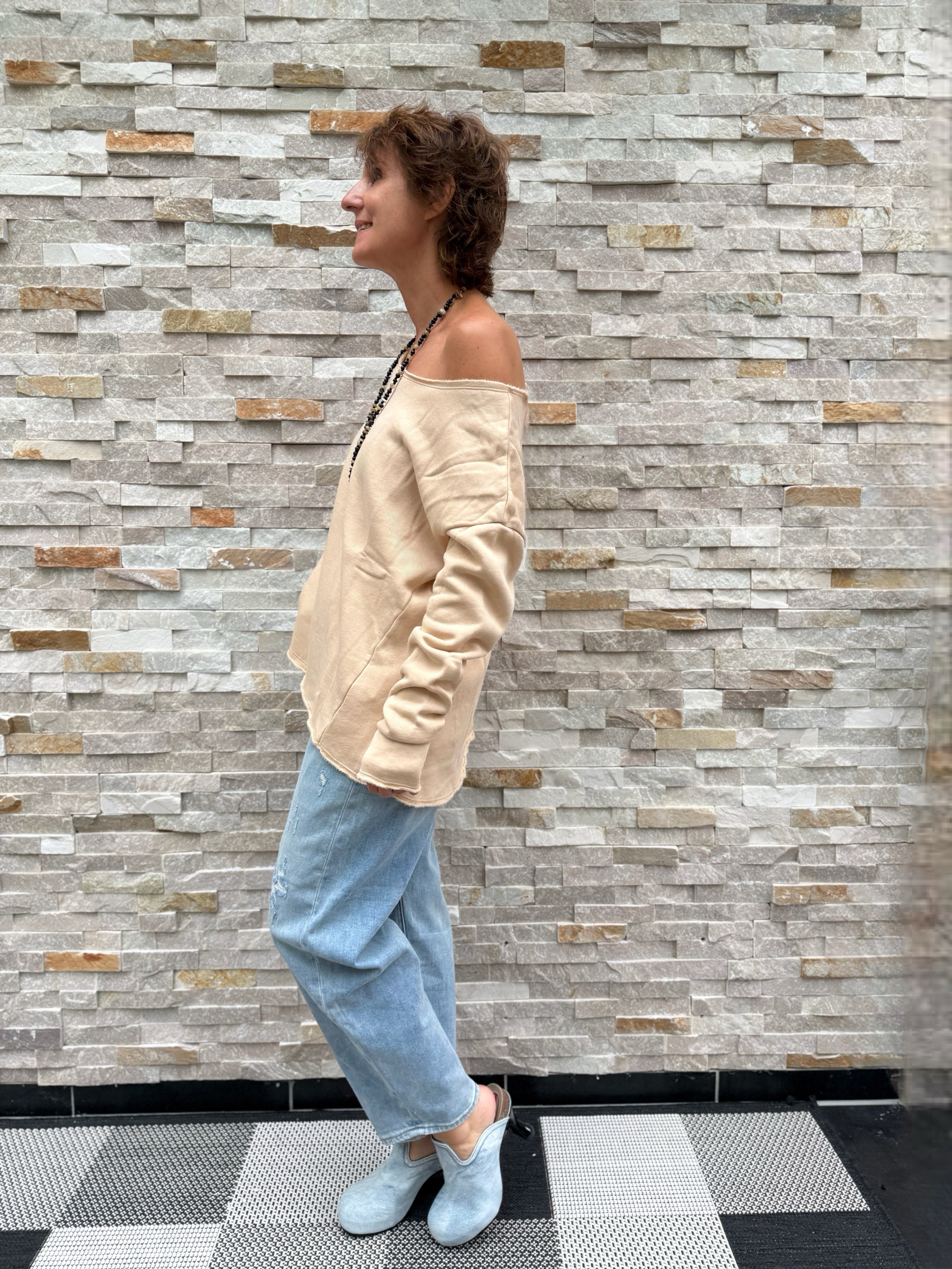 Sweatshirt GARA mit offenen Kanten in Caramel
