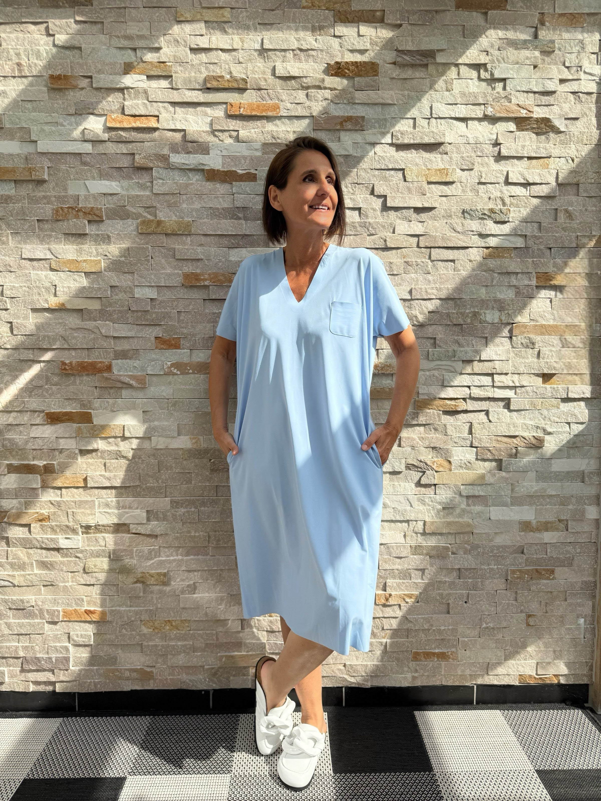 Kleid ohne Arm aus Reisequalität in Hellblau