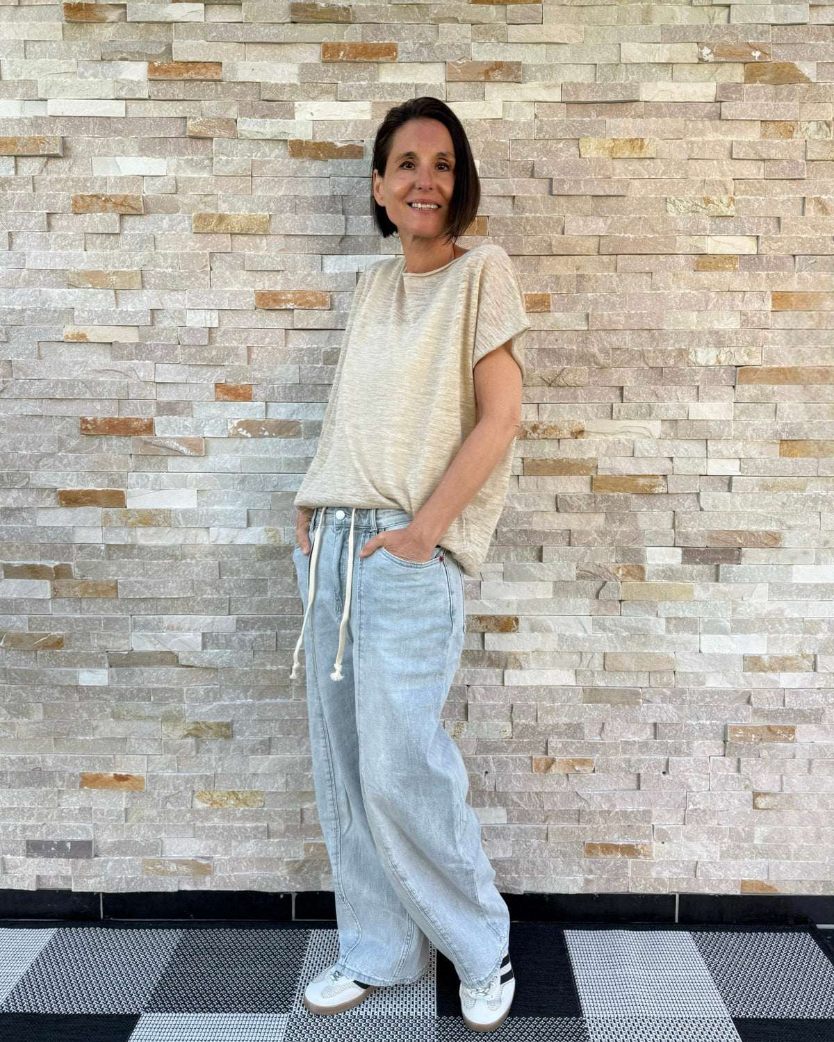 Linen sleeveless sweater in natural