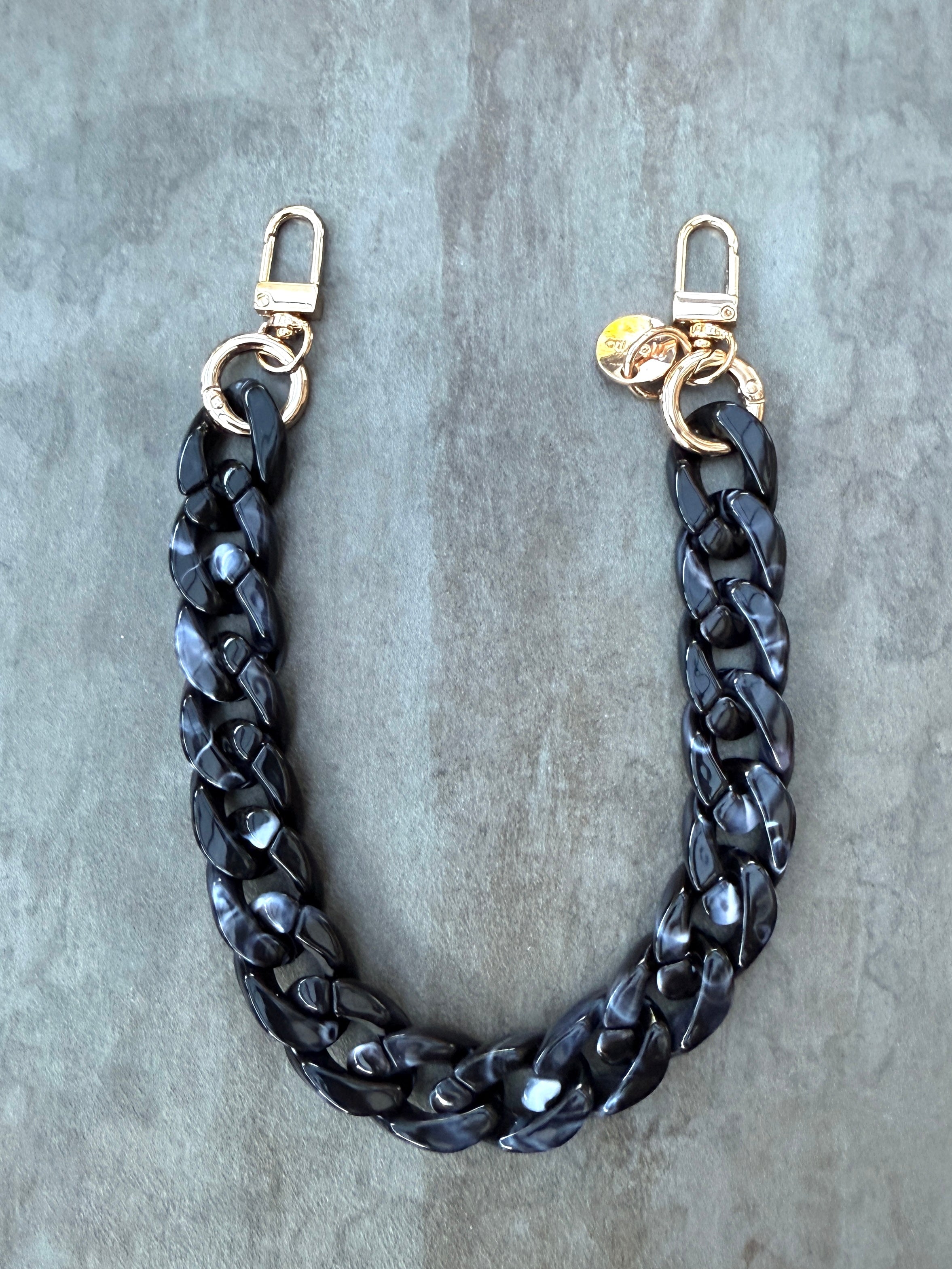 Hosen / Handykette in Schwarz Marmor Optik mit Gold