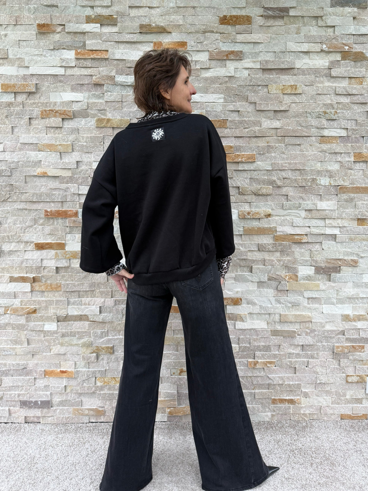 Oversized Sweatshirt mit Schriftzug in Schwarz