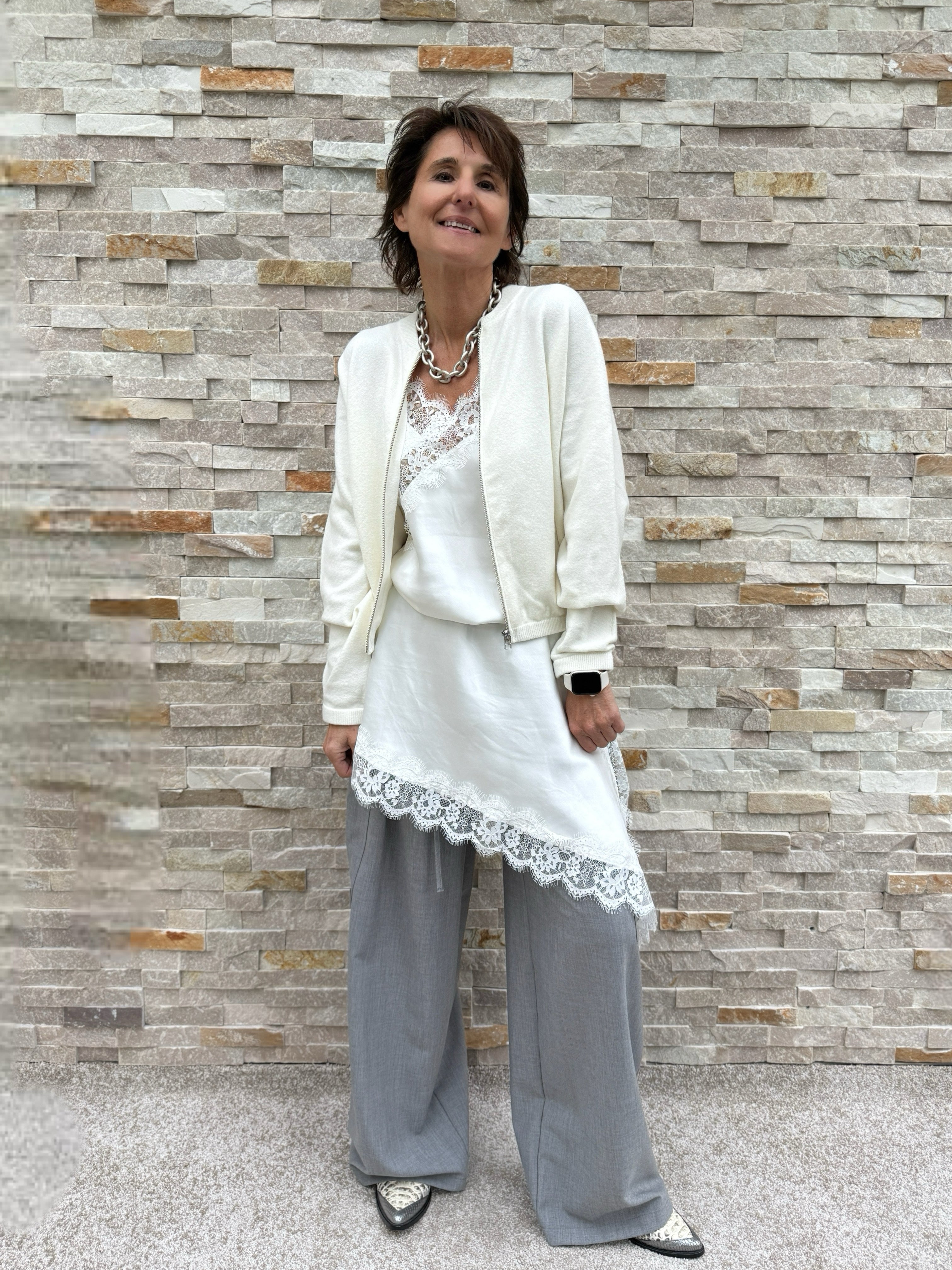 Cardigan mit Reißverschluss in Blouson-Form in Ecru