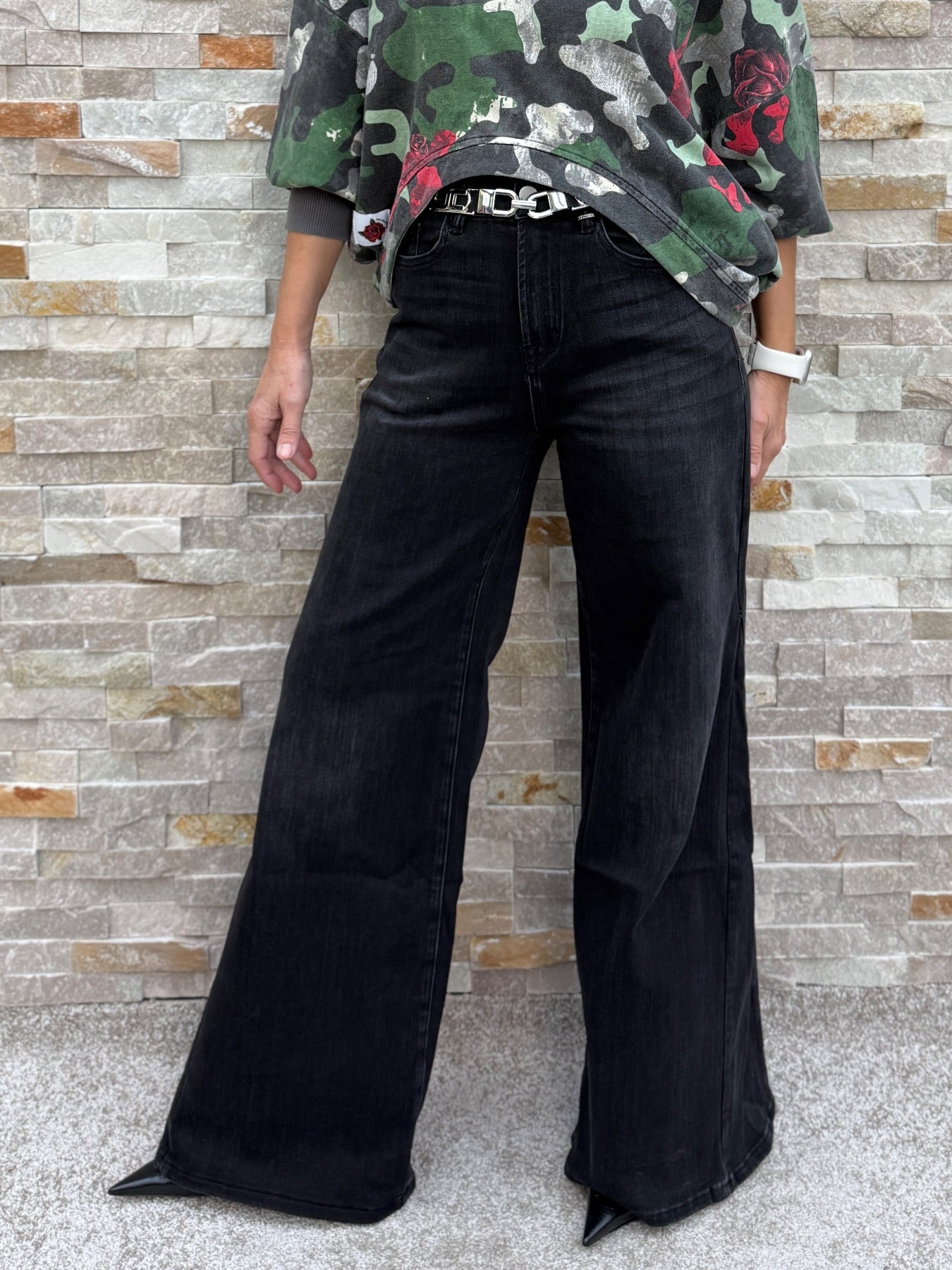 Black Denim Jeans HOLLI mit extra weitem Bein in Dirty Black