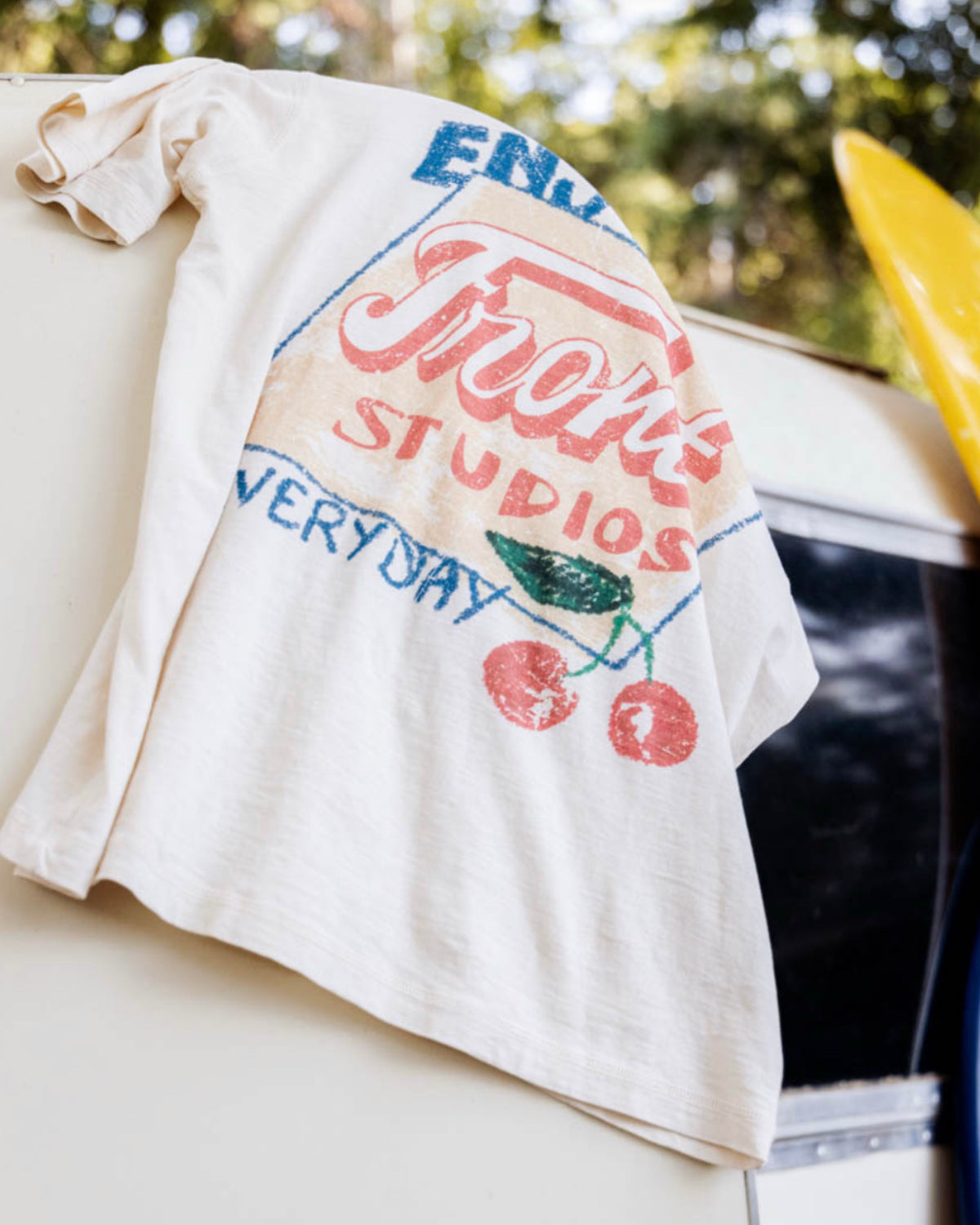 T-Shirt FRONT STUDIOS in Natur
