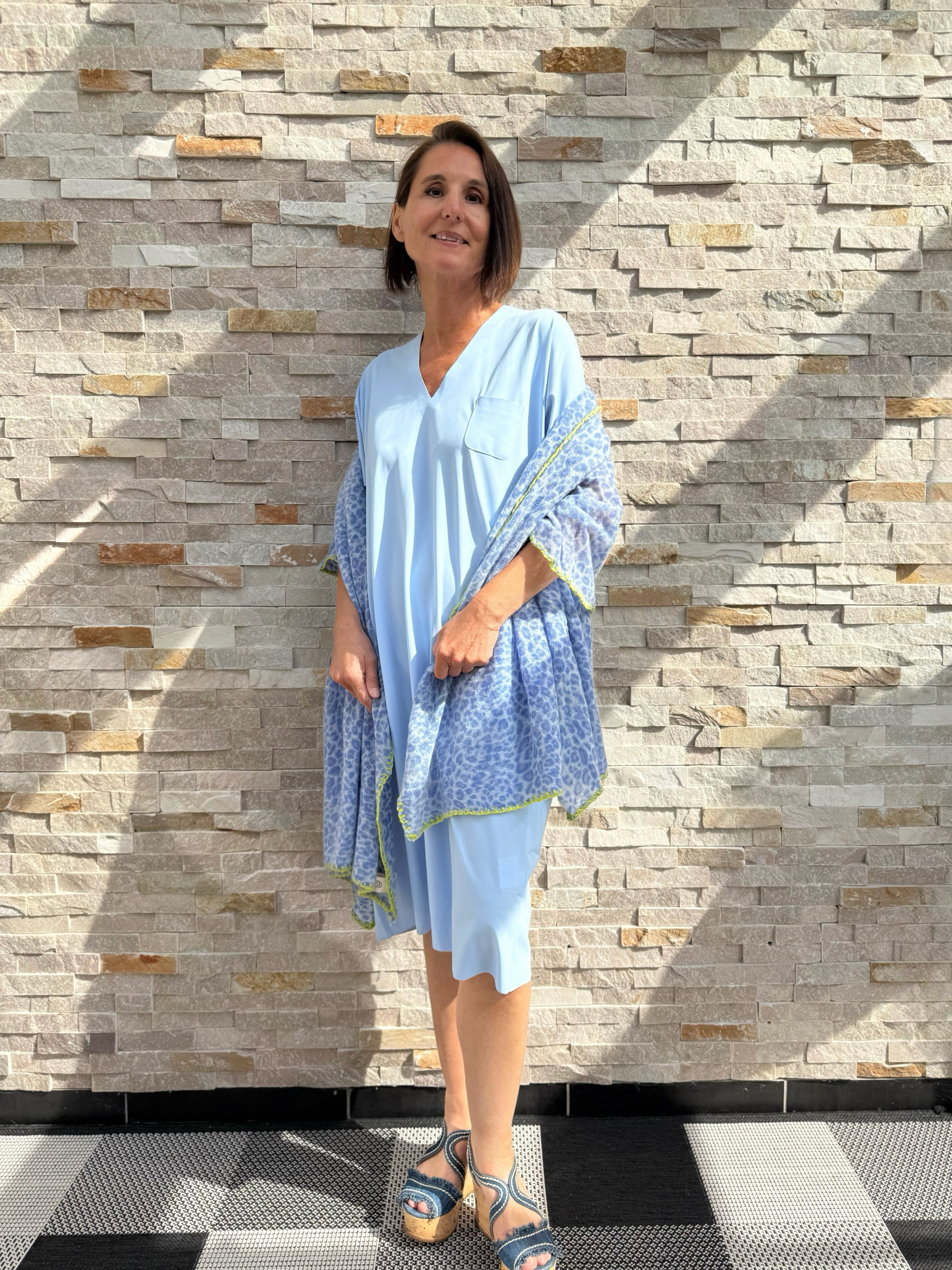Kleid ohne Arm aus Reisequalität in Hellblau