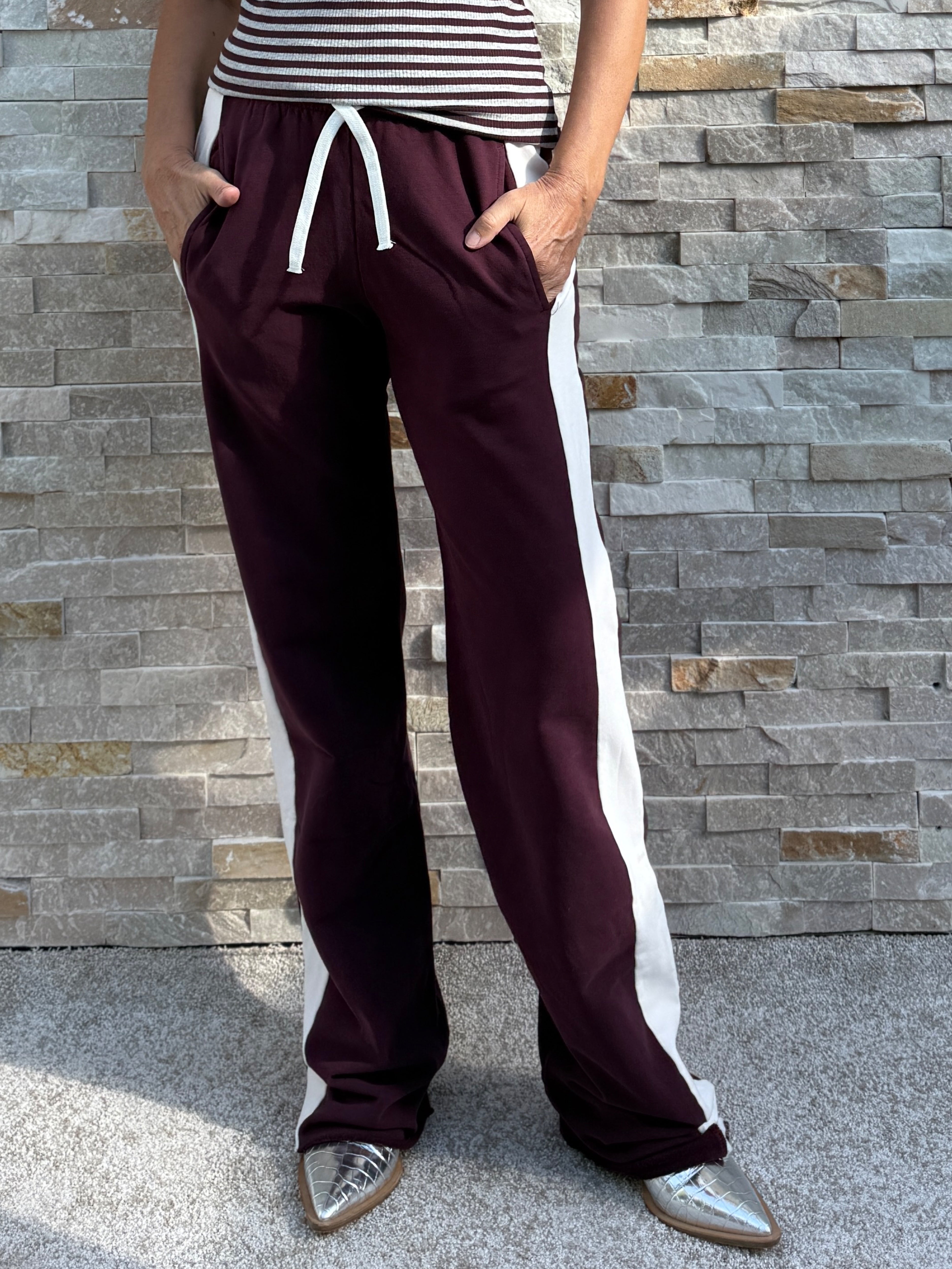 Track Pants mit Galon Steifen in Aubergine
