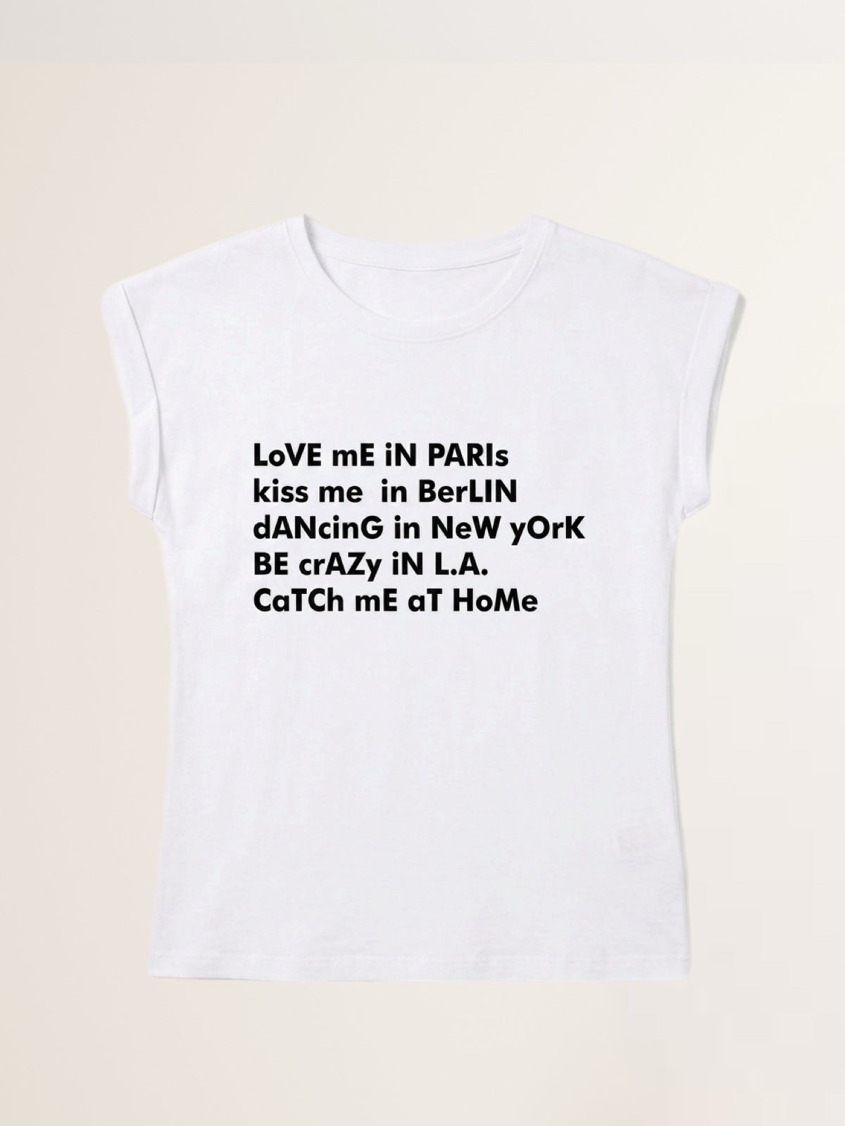 T-Shirt with "Catch me" print in White