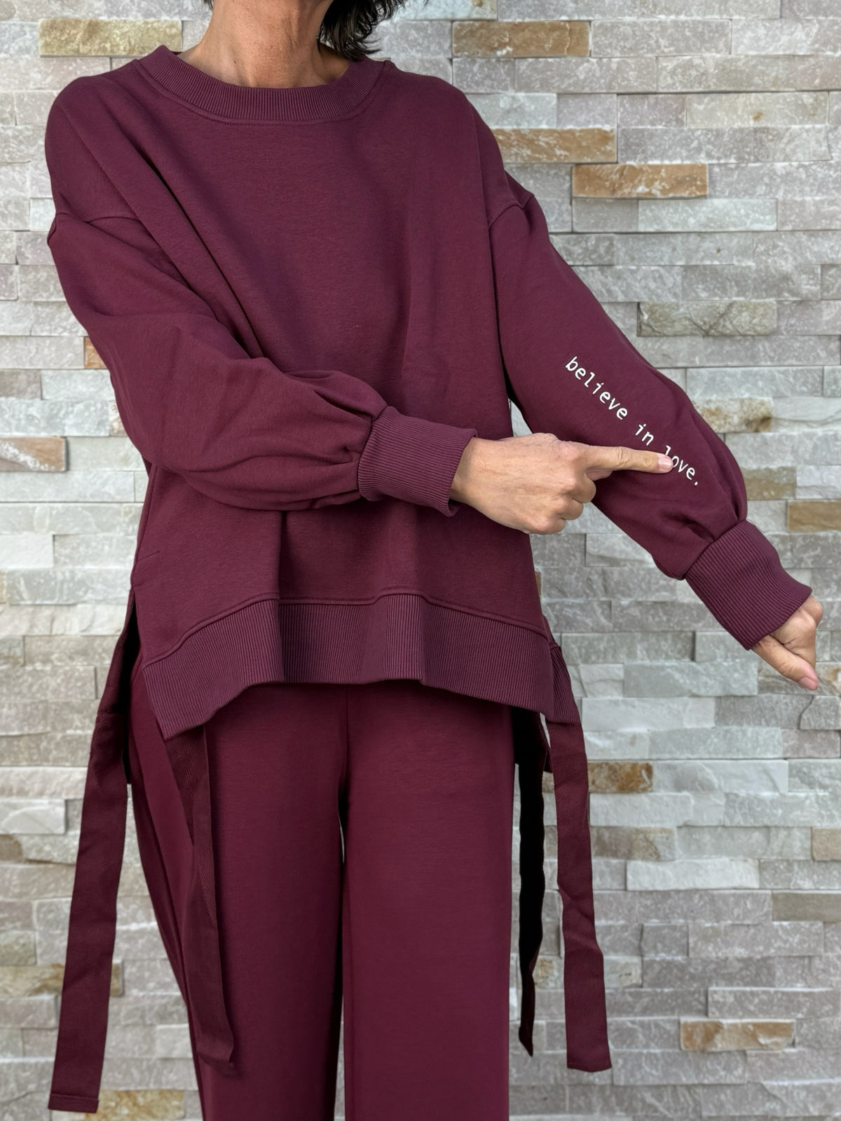 Oversized Sweatshirt mit seitlichen Bändern in Bordeaux