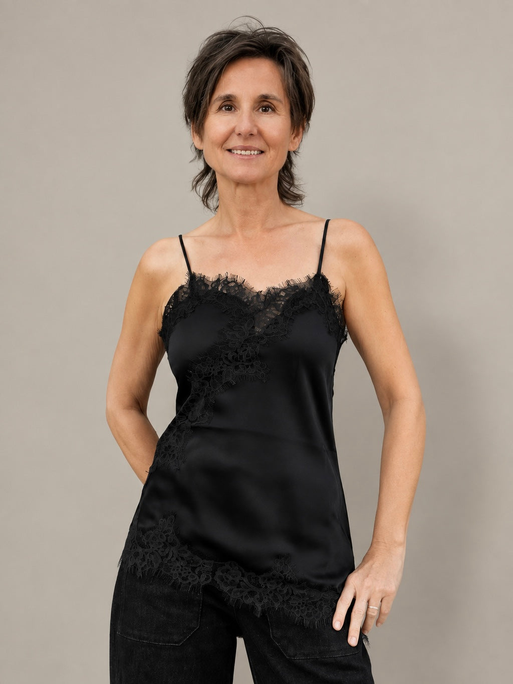 Asymmetrisches Spitzen Top in Schwarz