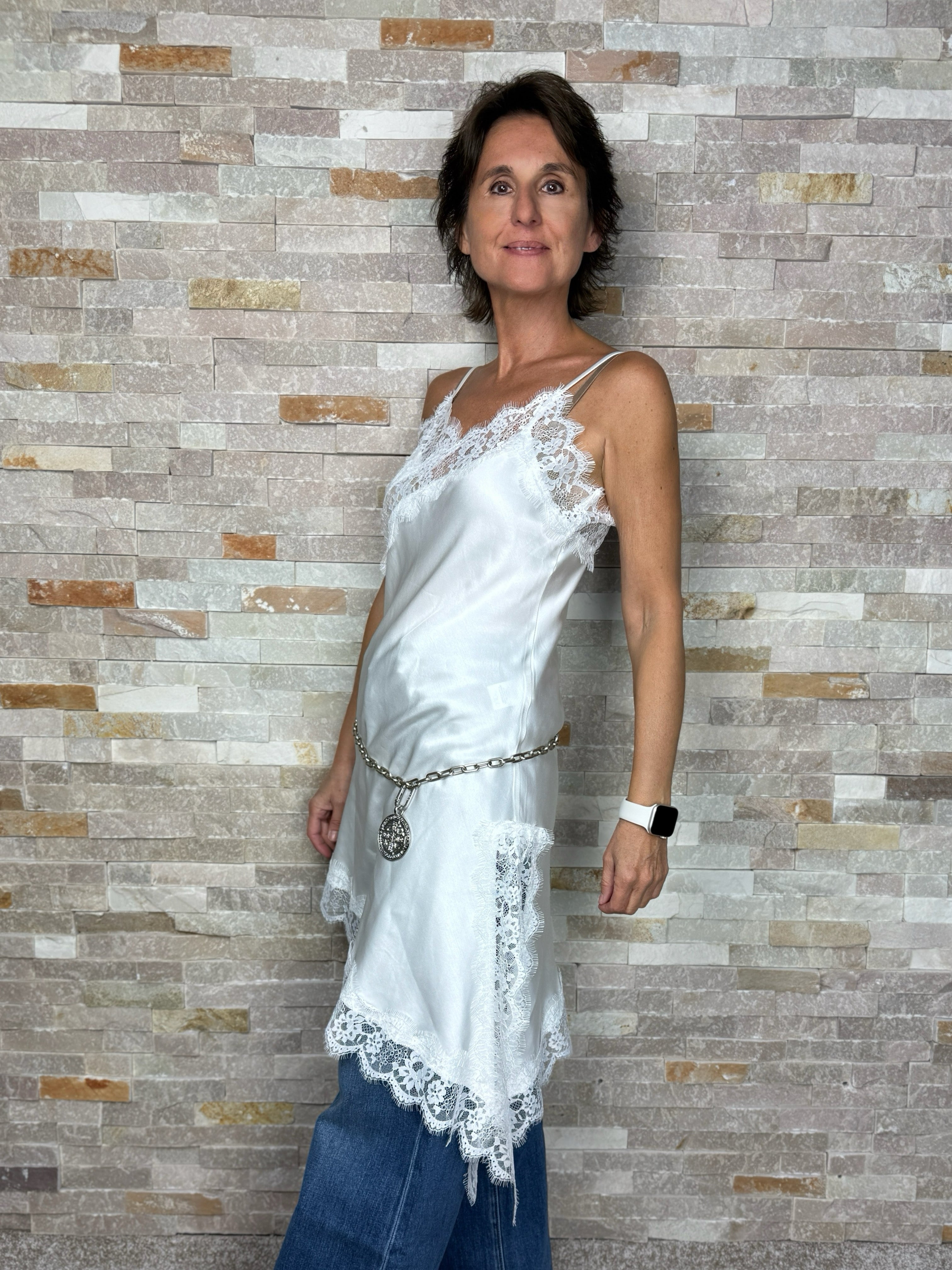 Viskose Spitzentop mit asymertischem Saum Offwhite