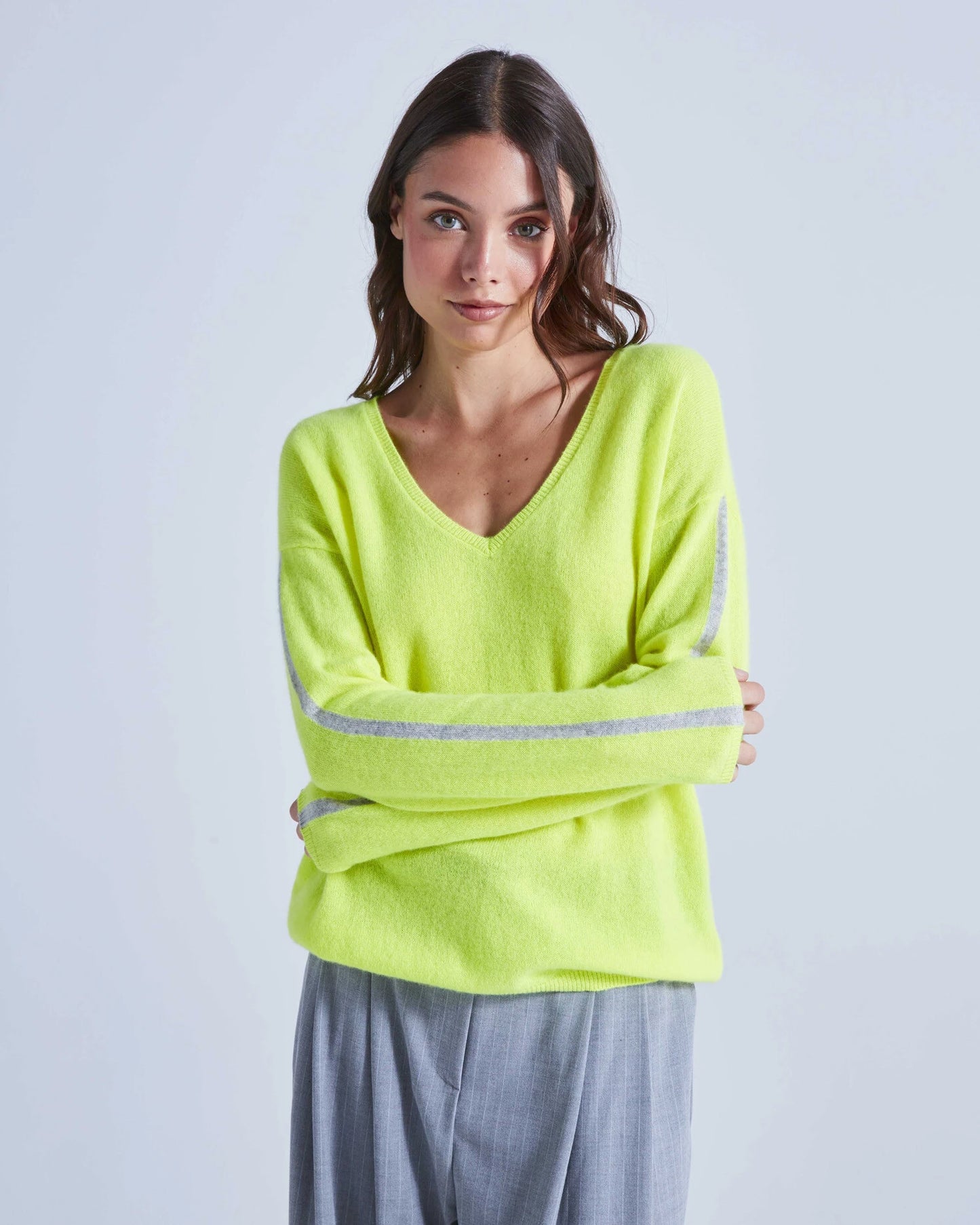 Cashmere V-Pullover ALEXIA mit Kontraststreifen Neon Gelb mit Hellgrau