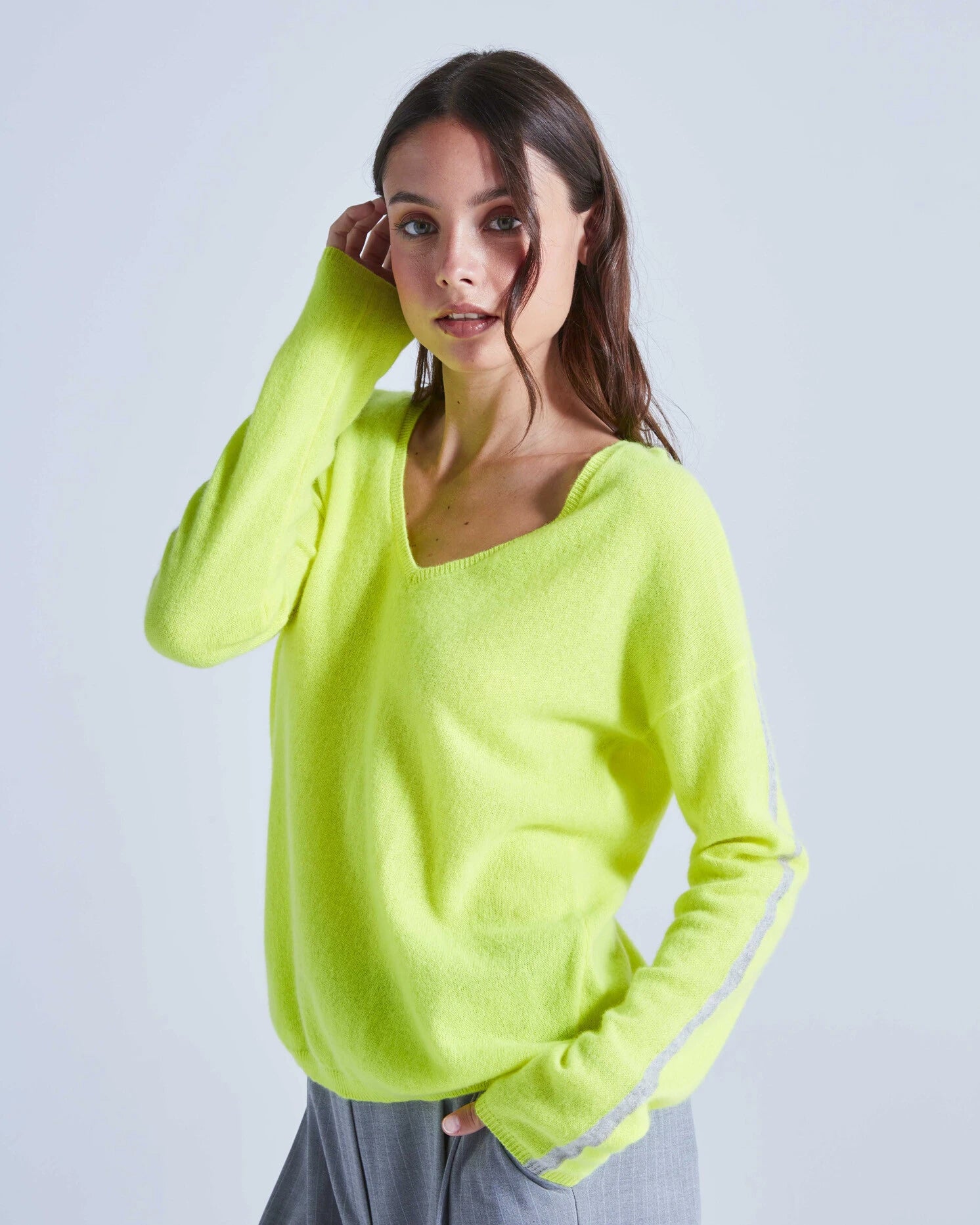 Cashmere V-Pullover ALEXIA mit Kontraststreifen Neon Gelb mit Hellgrau