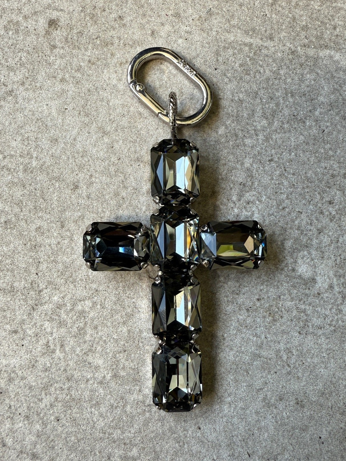 Schmuckanhänger CORNO ORO  großes Kreuz Grau-Silber