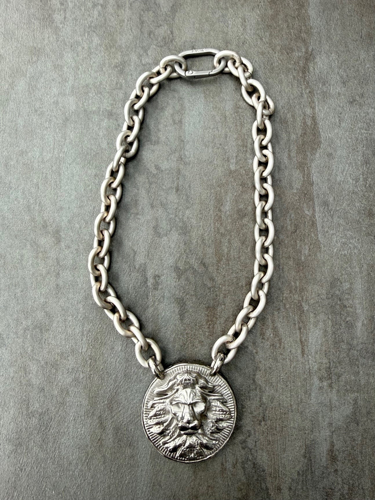 Halskette "NATA PER RUGGIRE" 38 cm matt Silber