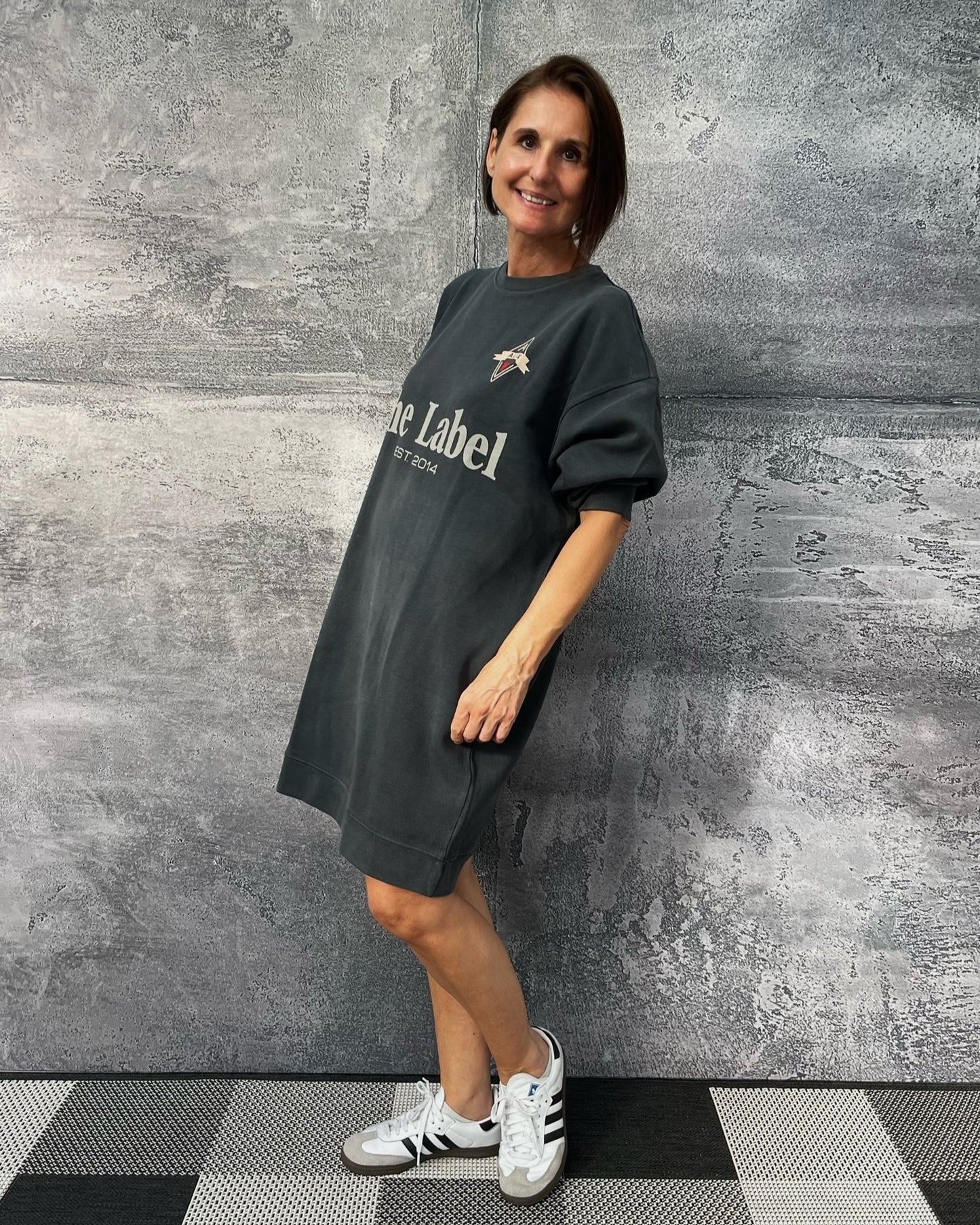 THE LABEL Sweatshirt Kleid Schwarz