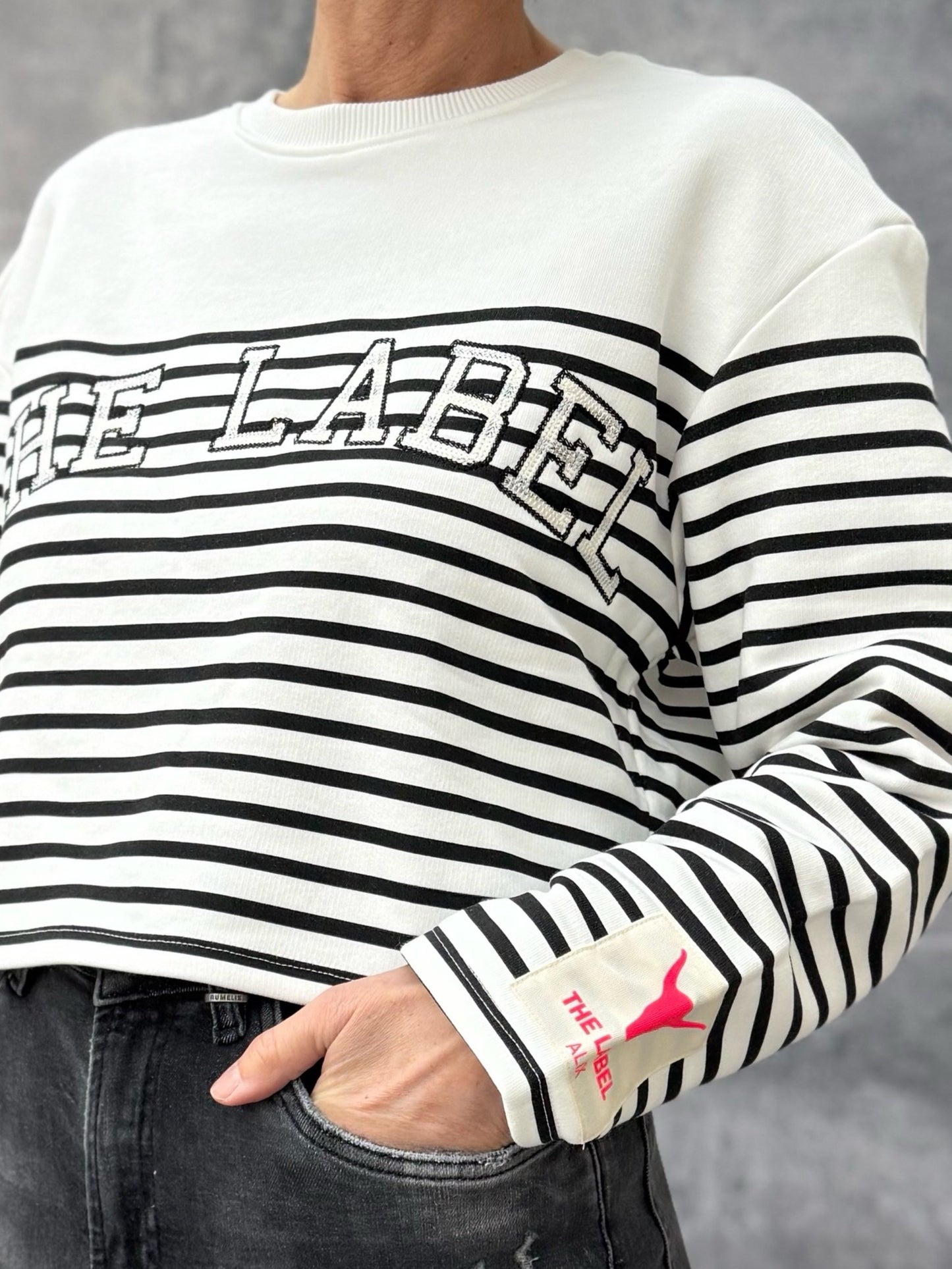 Cropped Sweatshirt mit Streifen Ecru-Schwarz