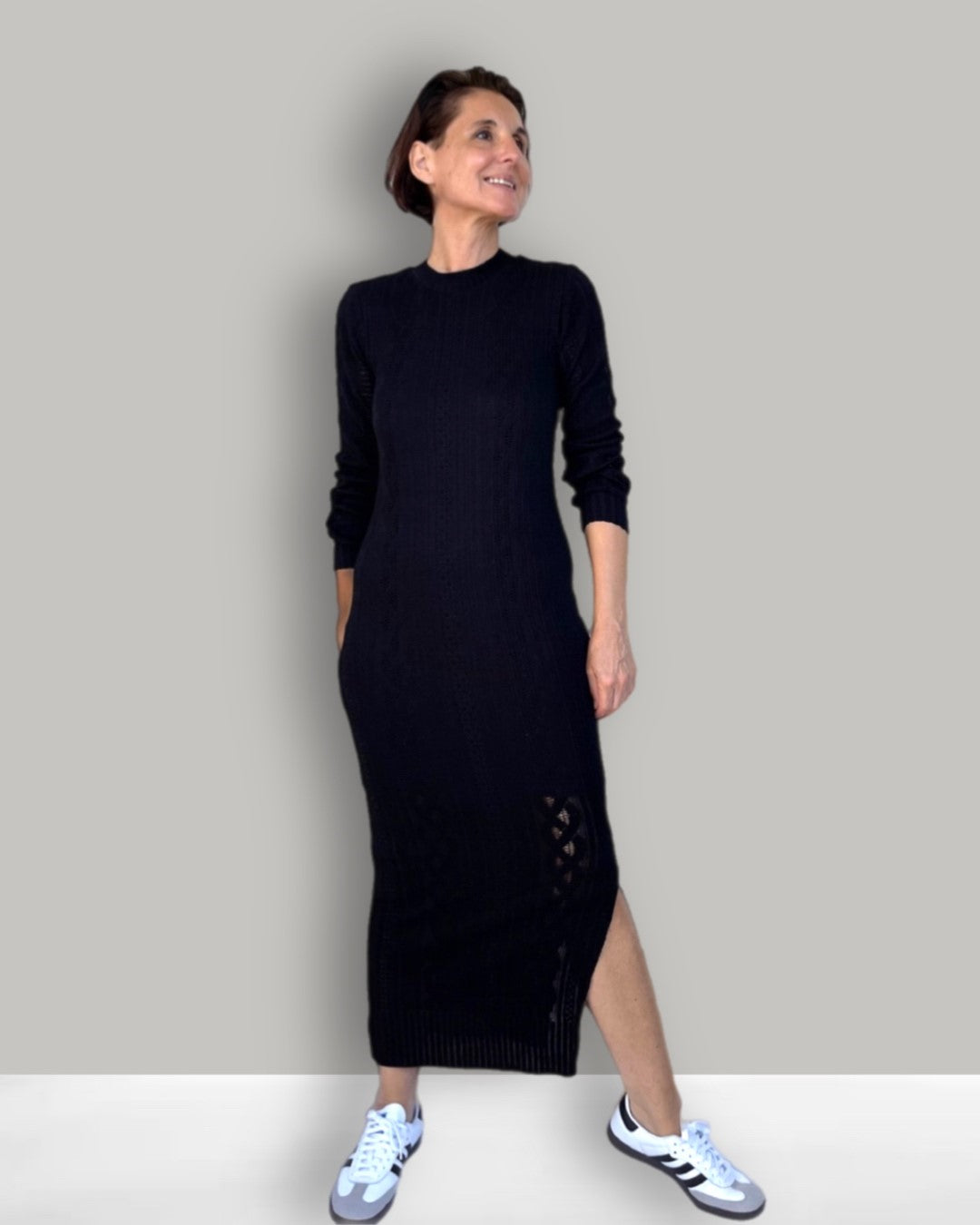 Schmales Strickkleid mit Seitenschlitz Schwarz