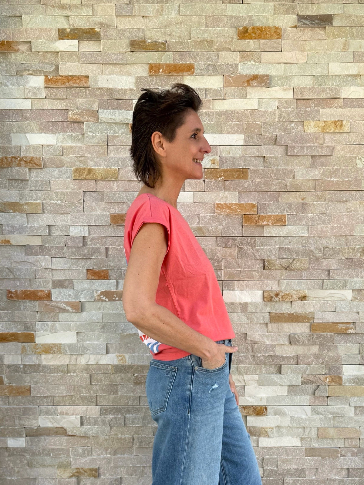 Sleeveless T-shirt with back print GRABBY in Coral