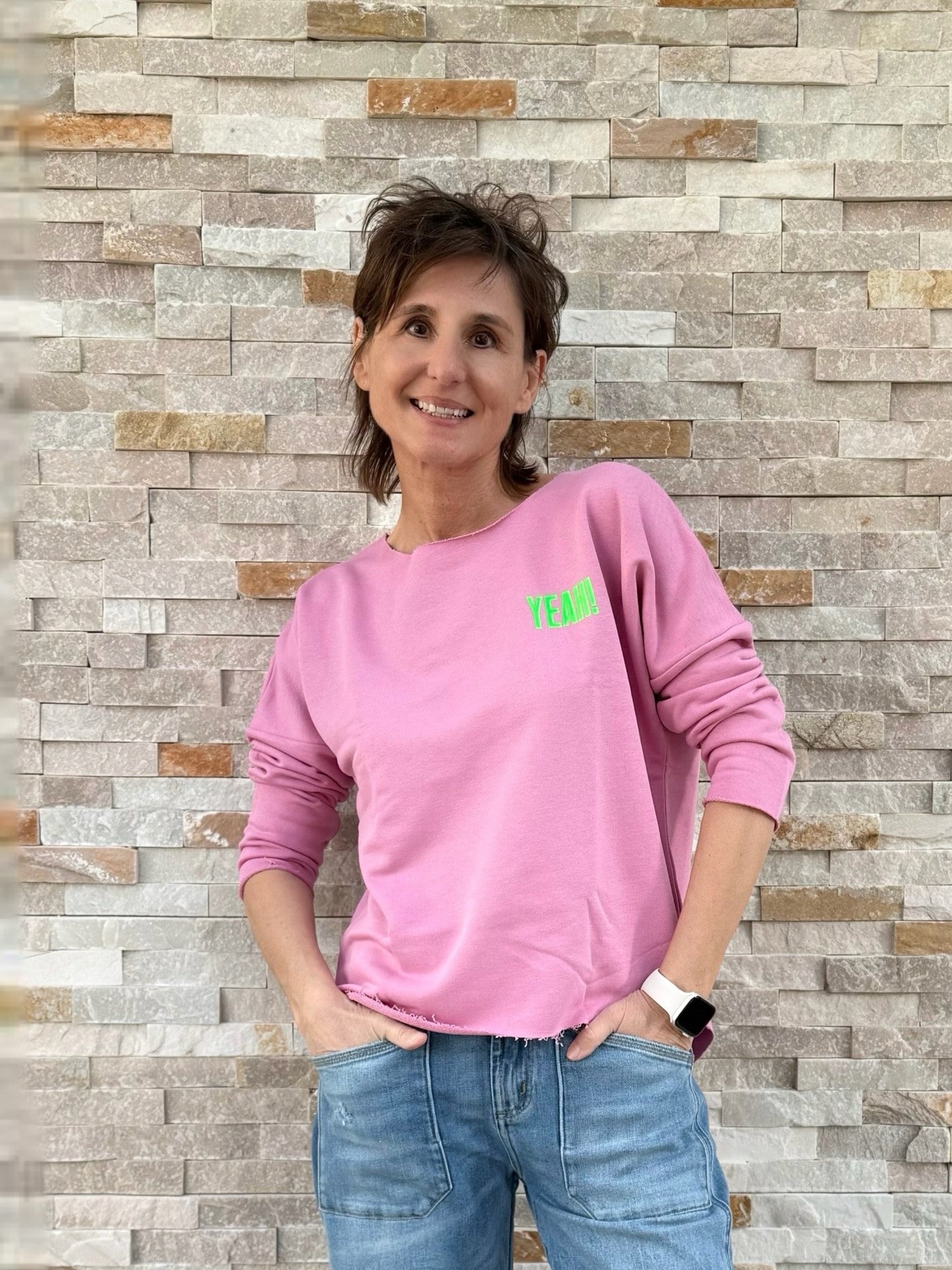 Sweatshirt YEAH! with open hem in bubble pink with neon green