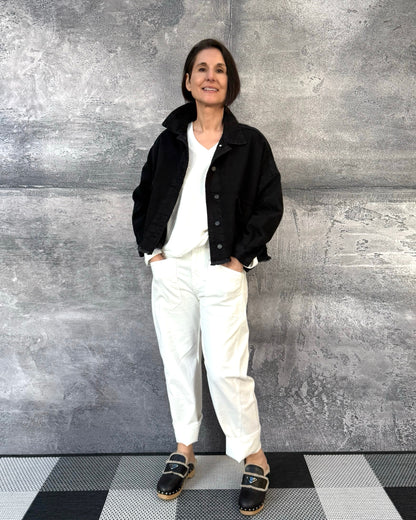 Kurze Jeansjacke Eyes in Schwarz