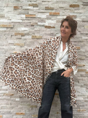 Cashmere scarf with large leopard print on beige-cognac-brown