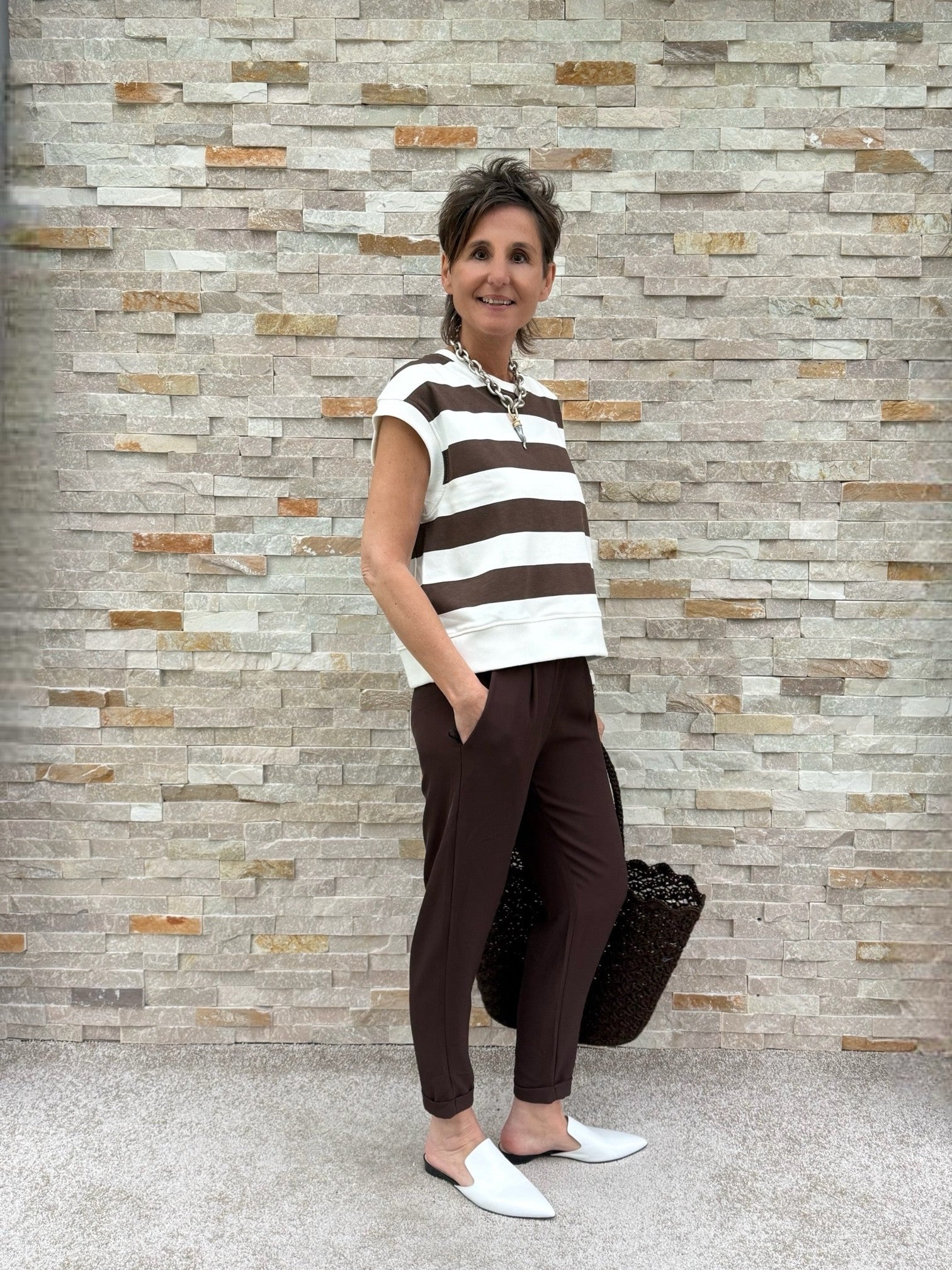 Schmale Crepe Hose mit Gummibund Dunkelbraun