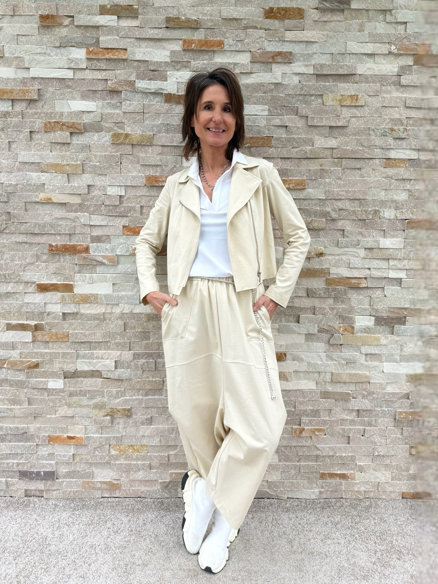 Kurzjacke mit Reißverschluss in Beige