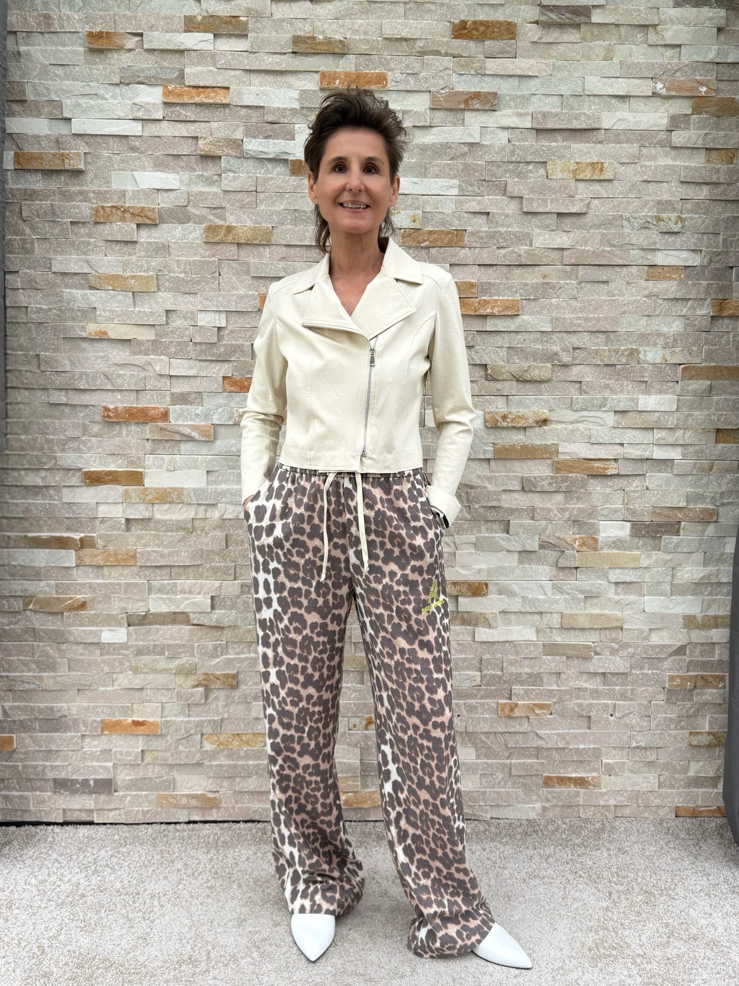 Kurzjacke mit Reißverschluss in Beige