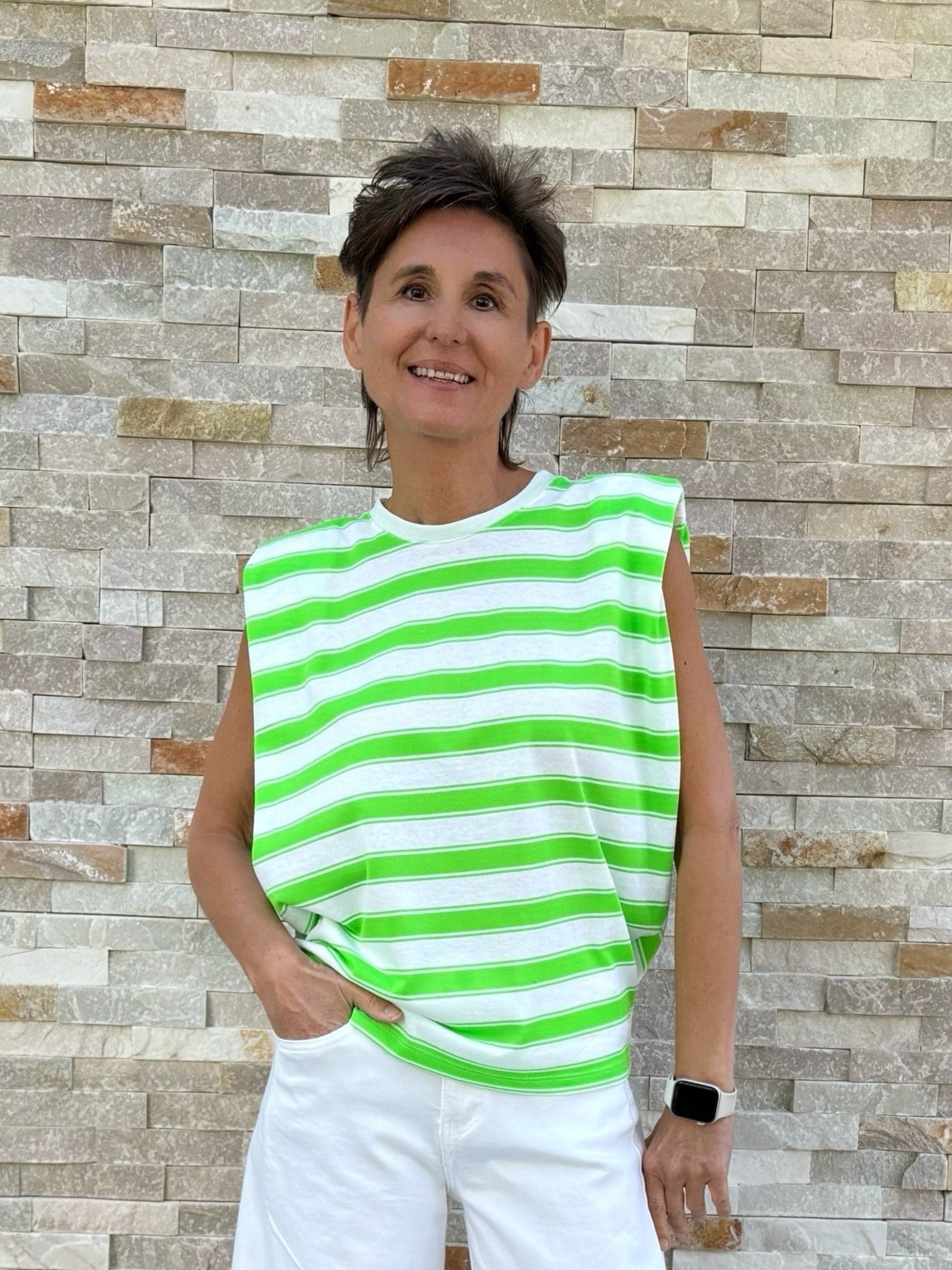 Streifentop mit Schulterpolster in Weiß-Neongrün