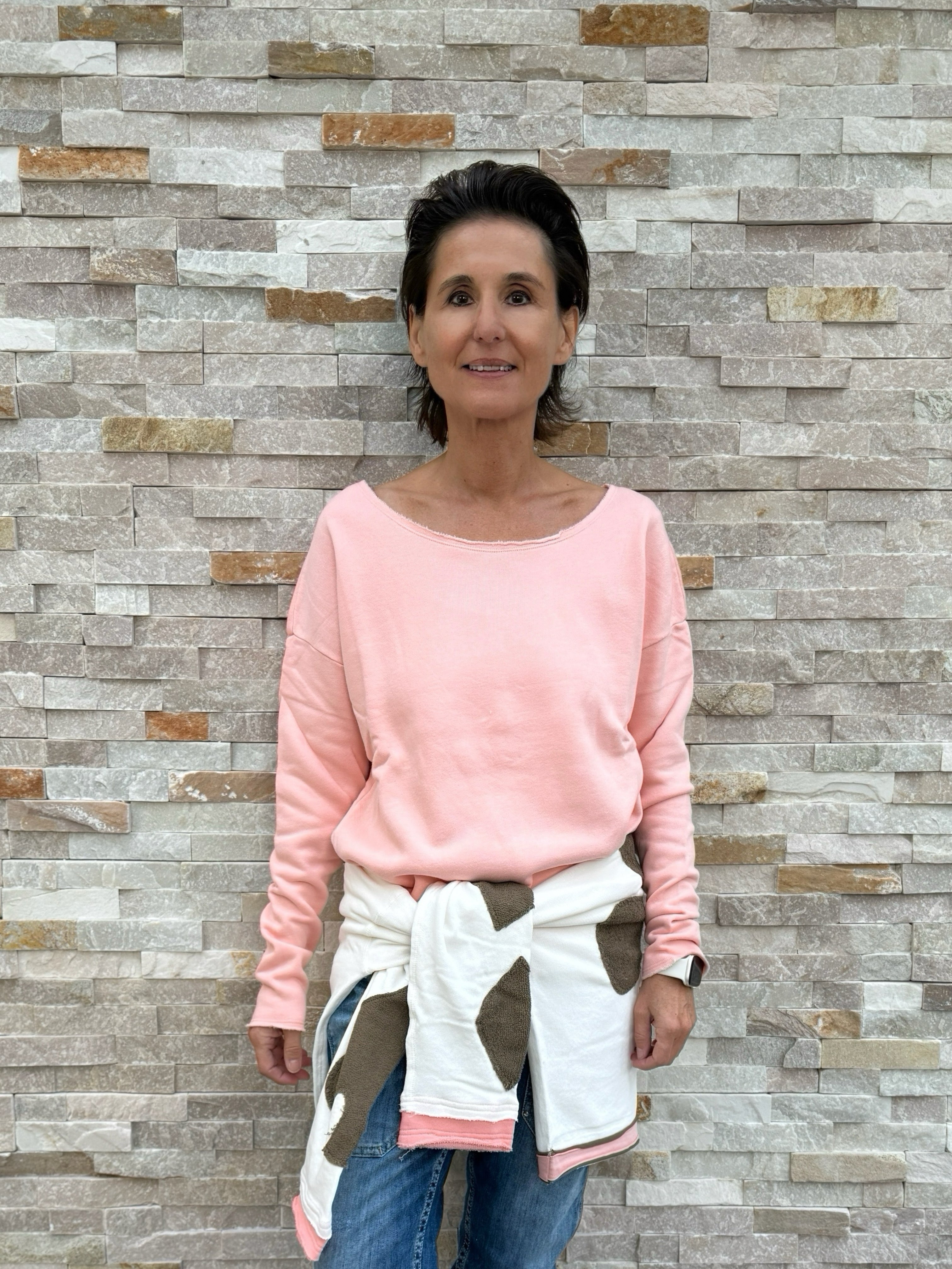 Sweatshirt GARA mit offenen Kanten in Salmon