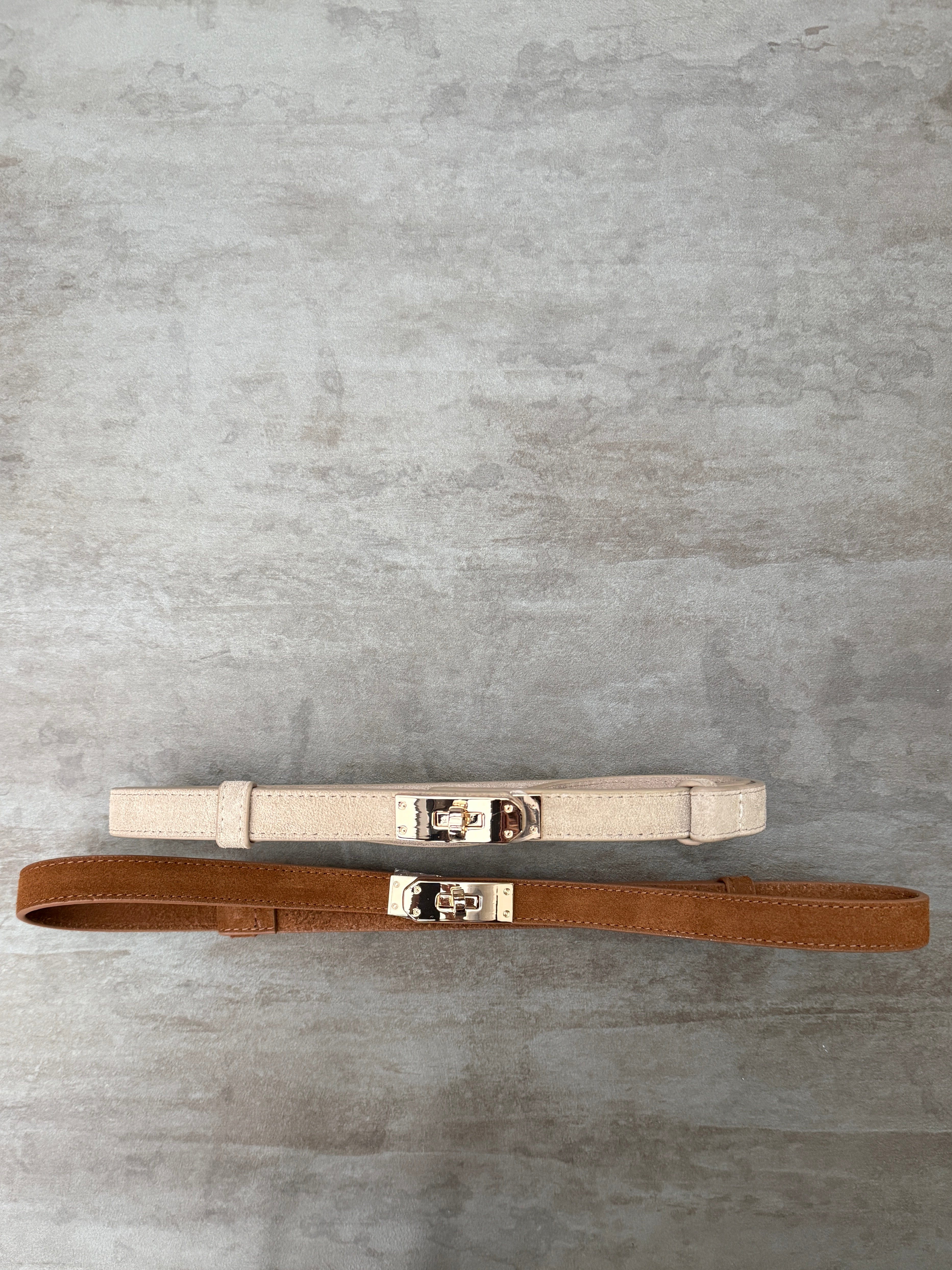 Veloursleder Gürtel schmal in Cognac und Beige