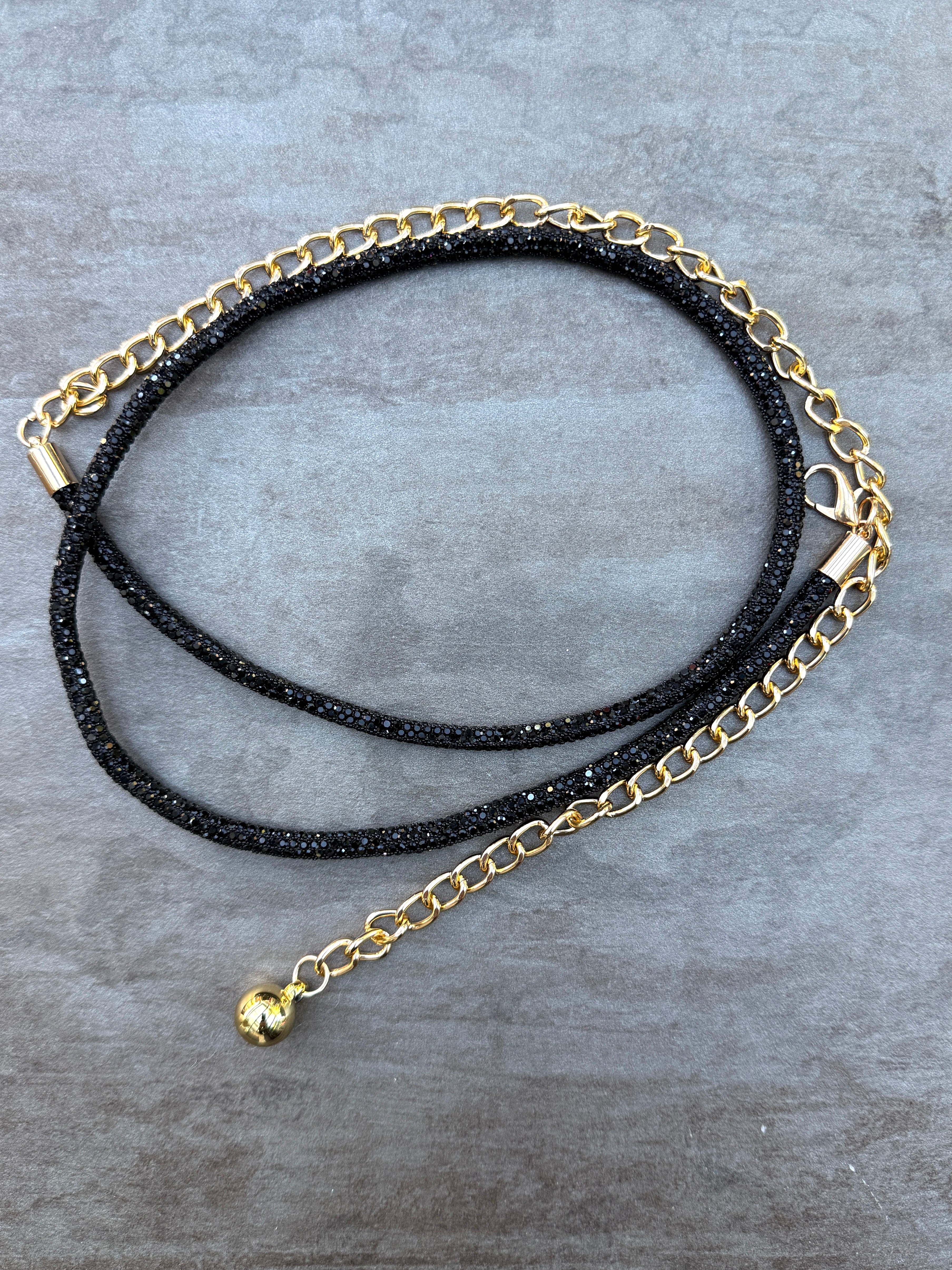 Schmaler Schmuck Gürtel Schwarz mit Goldkette
